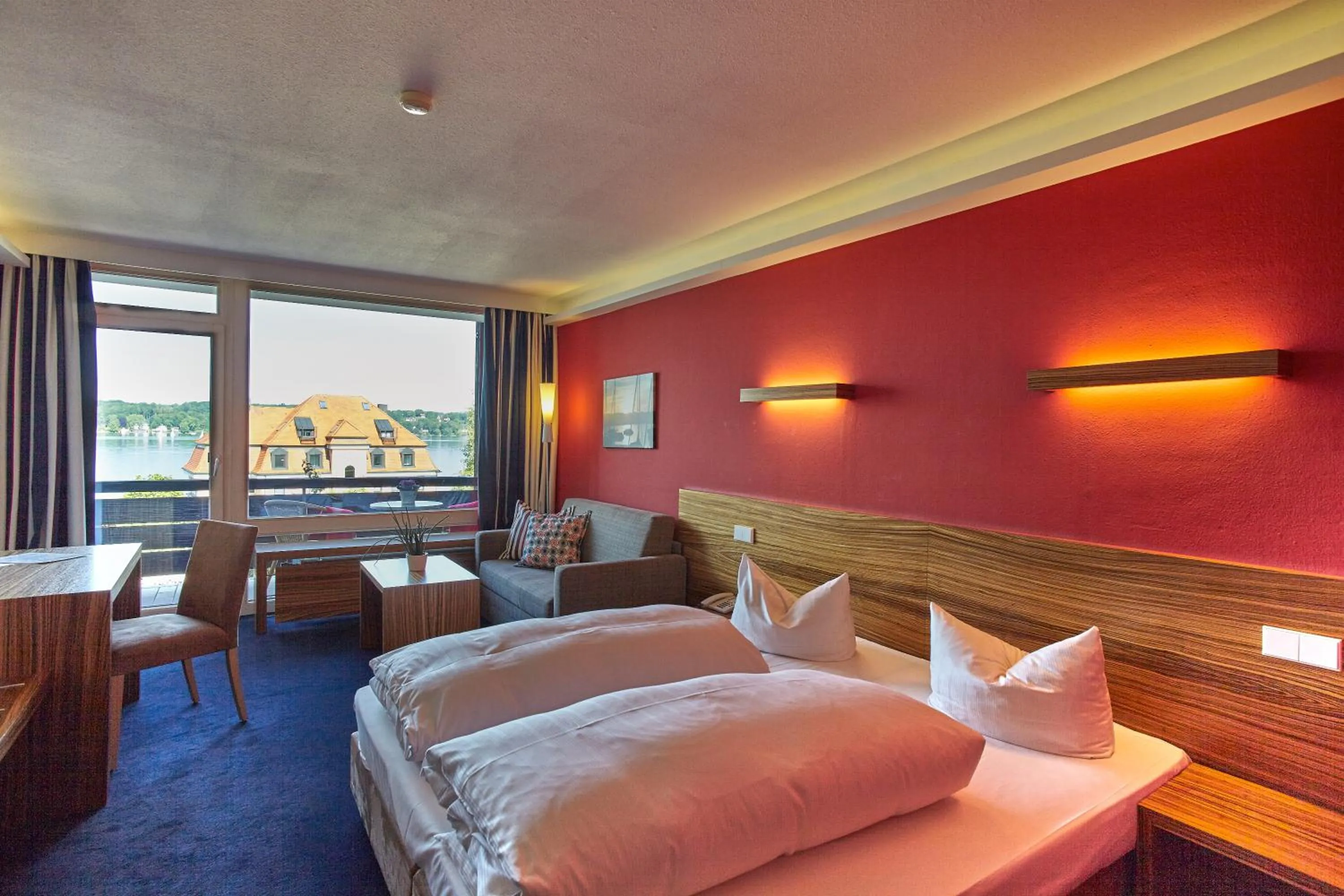 Photo of the whole room, Bed in Hotel Schloss Berg