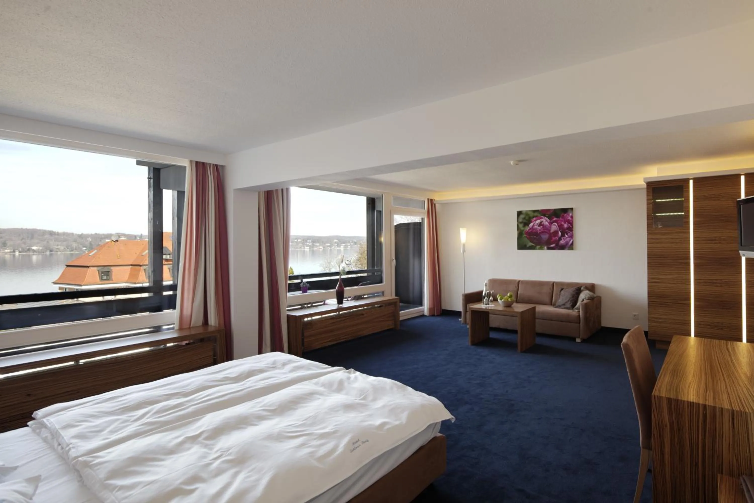 Photo of the whole room, Bed in Hotel Schloss Berg