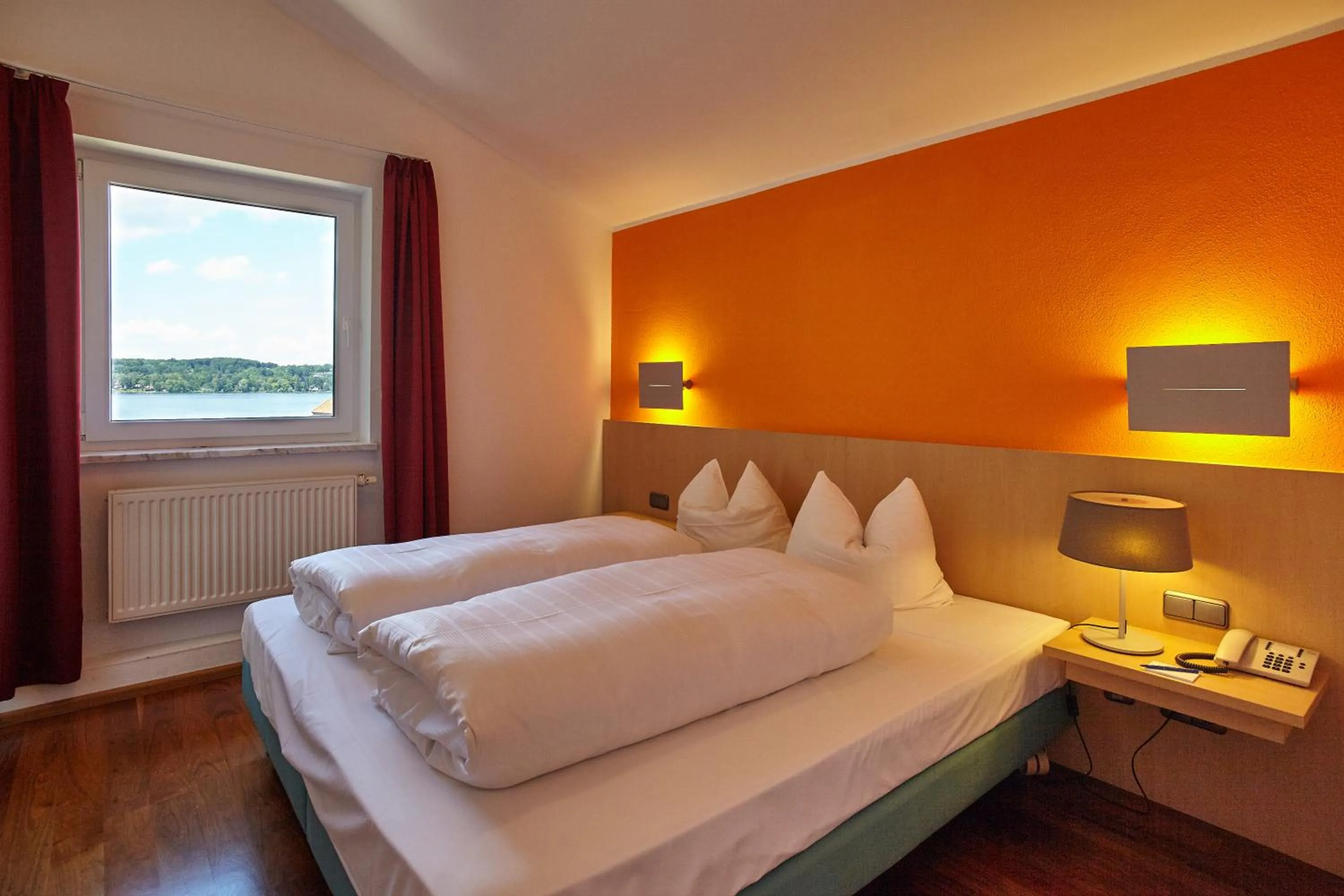 Photo of the whole room, Bed in Hotel Schloss Berg