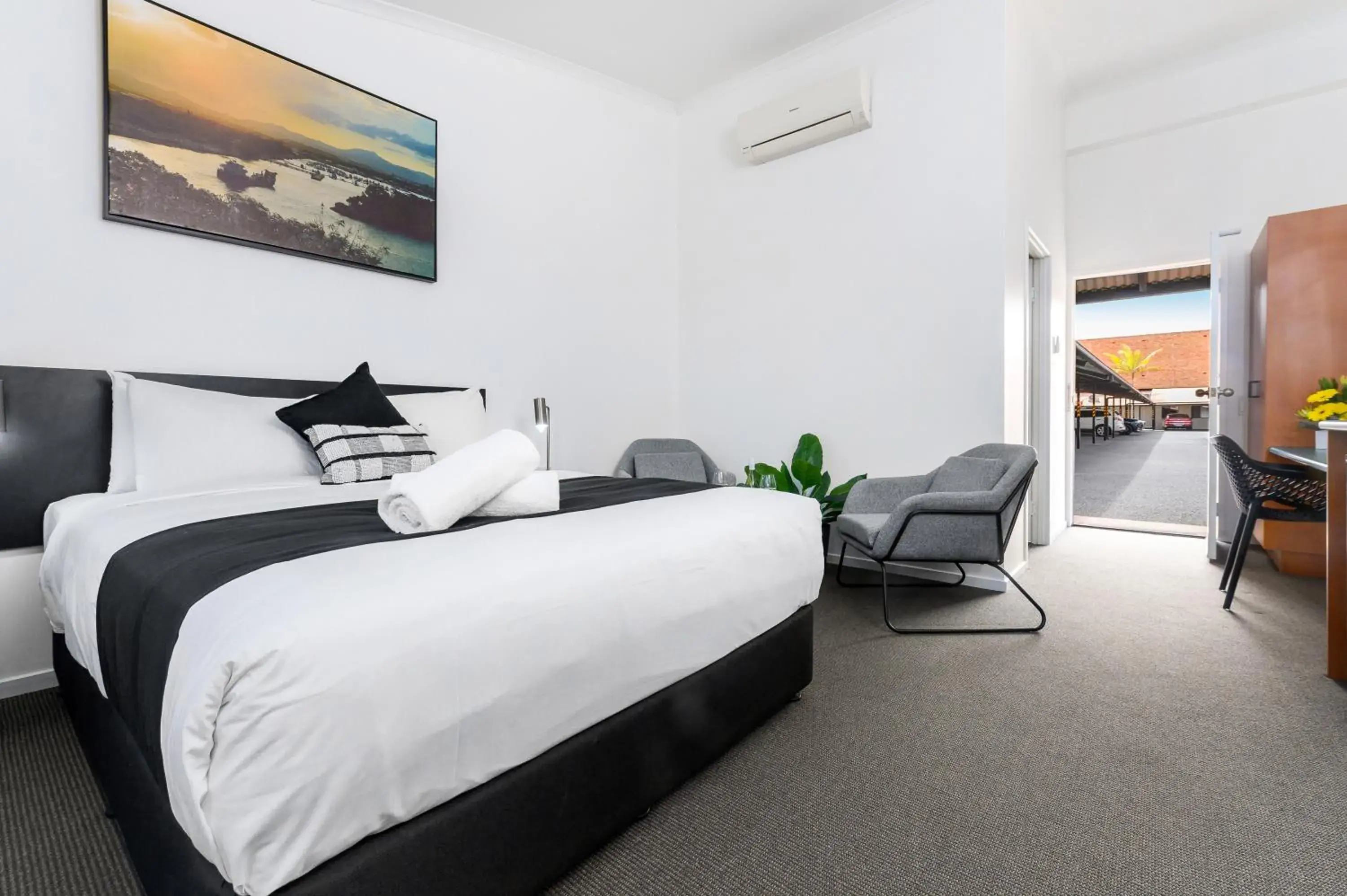 Queen Room in CQ Motel Gladstone Queen Room in CQ Motel Gladstone