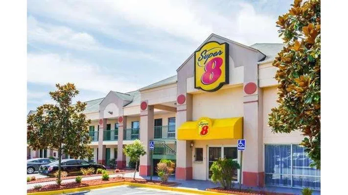 Super 8