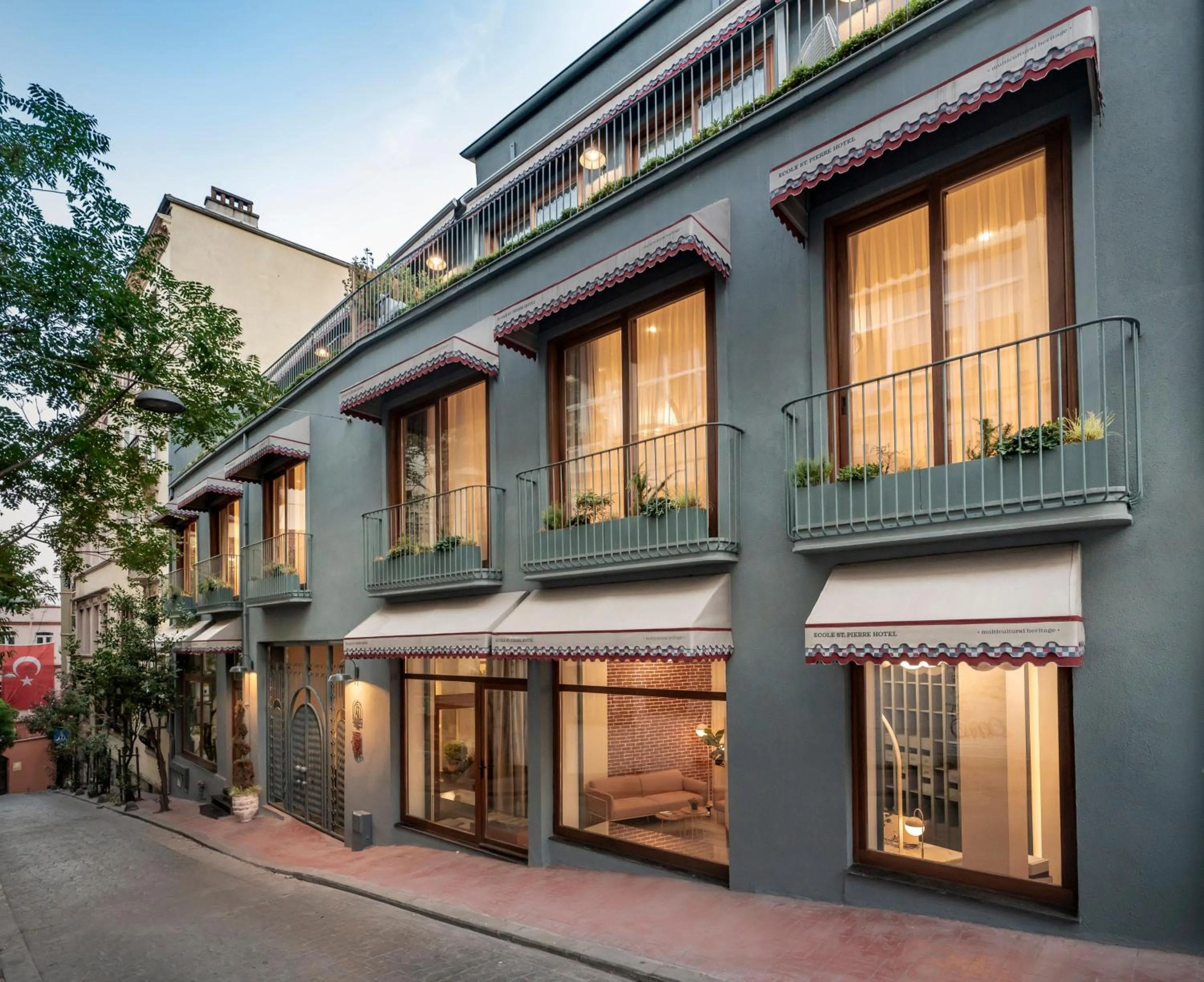 Ecole St. Pierre Hotel