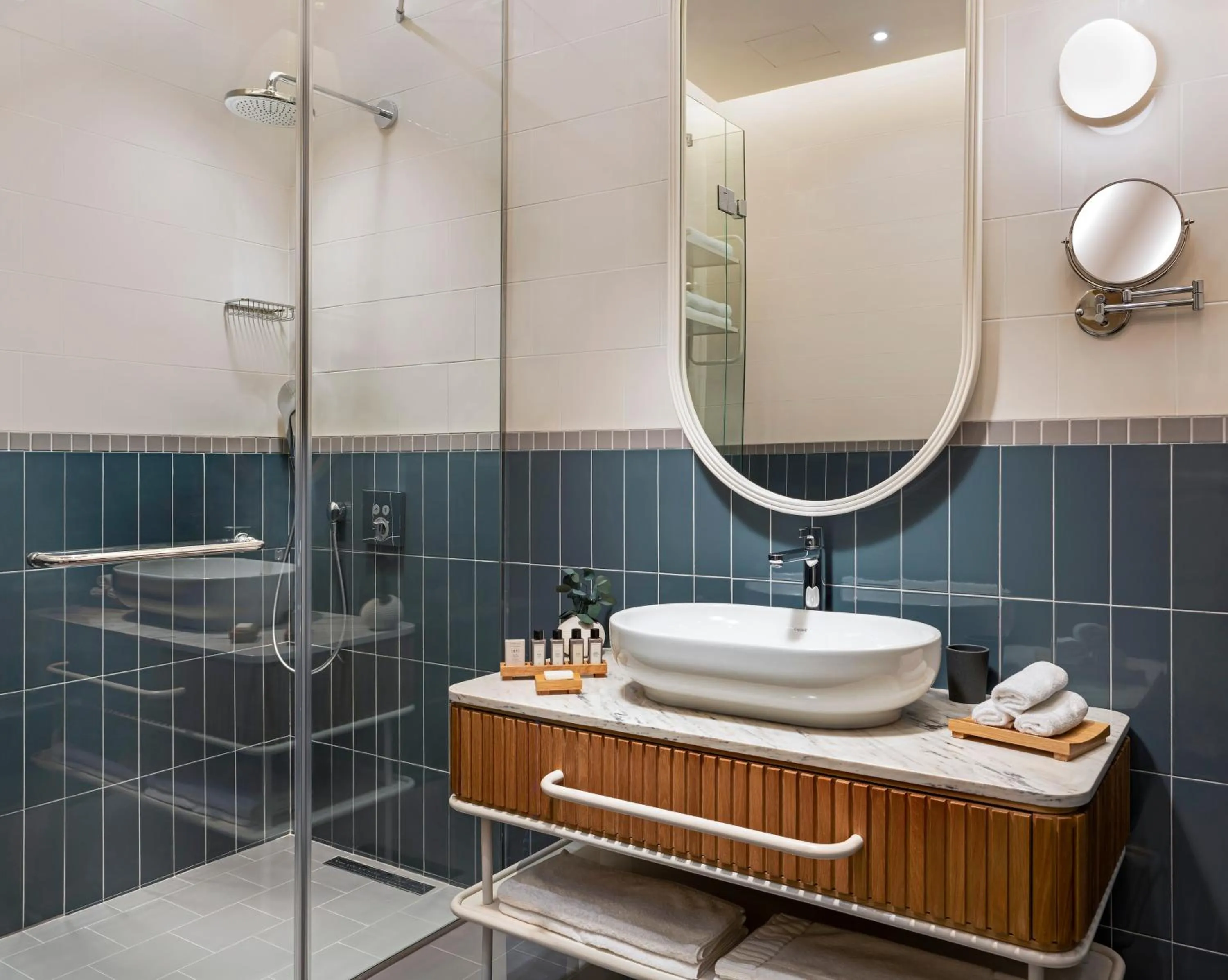 Bathroom in Ecole St. Pierre Hotel