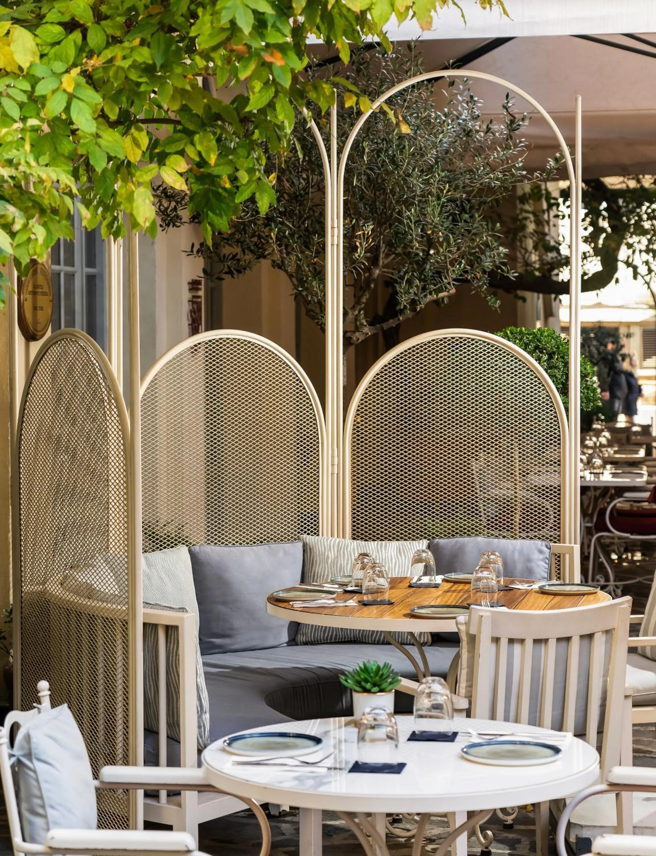 Ecole St. Pierre Hotel