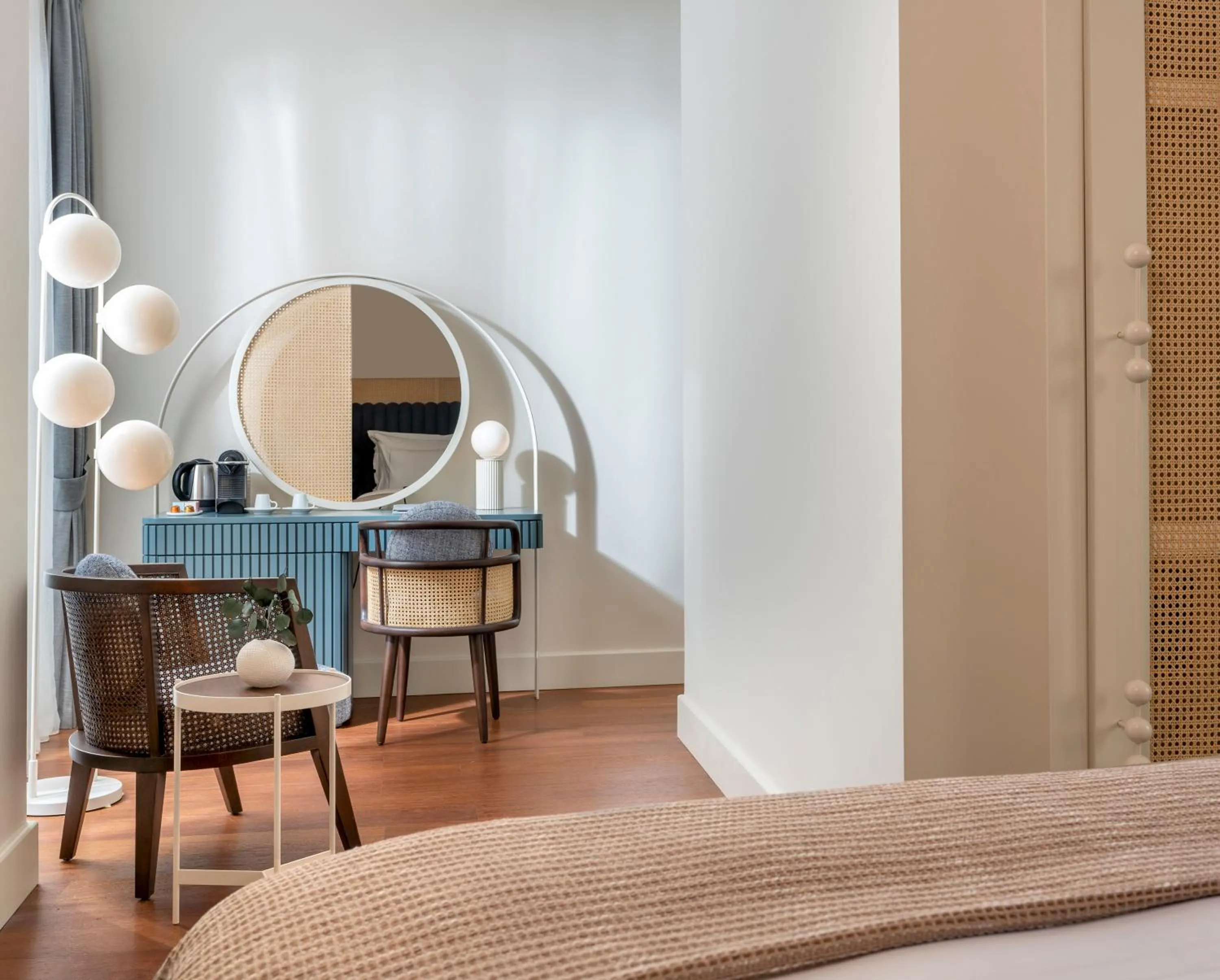 Bed in Ecole St. Pierre Hotel