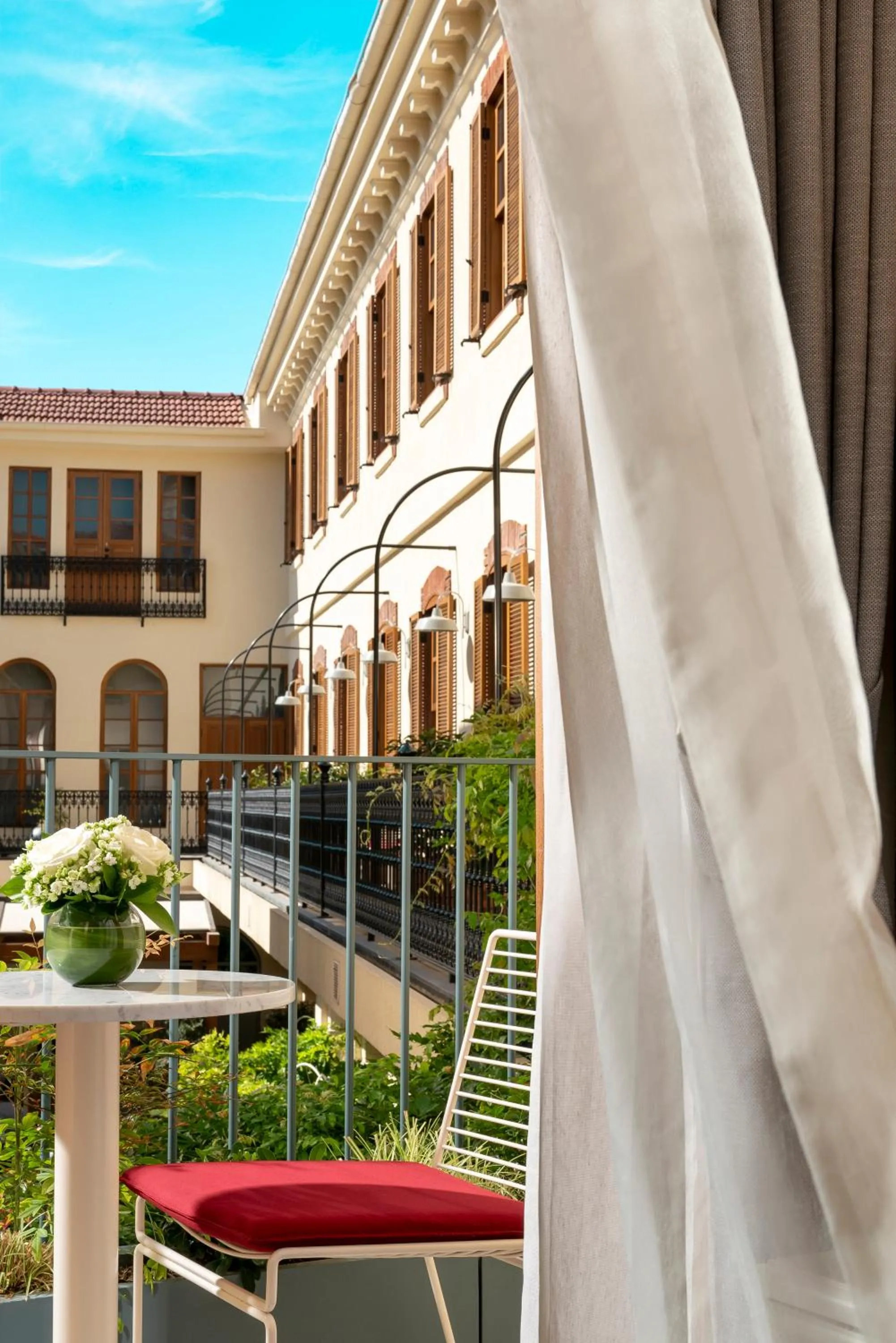 Ecole St. Pierre Hotel