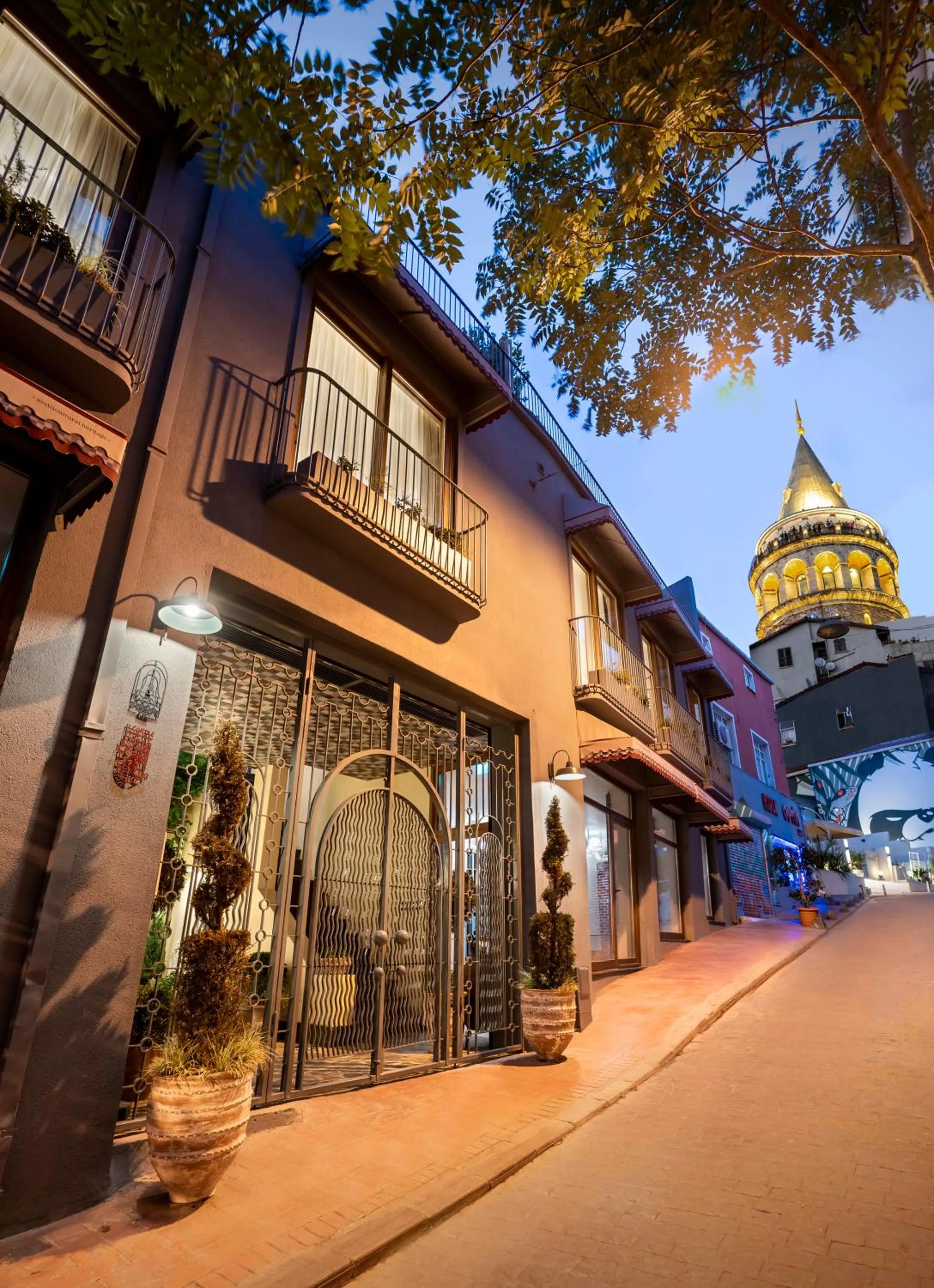 Ecole St. Pierre Hotel