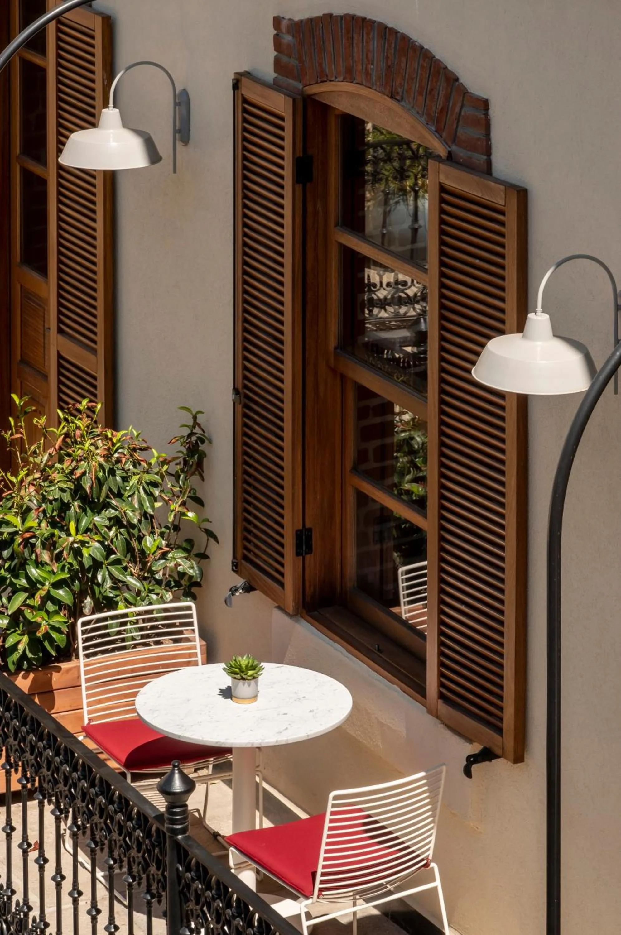 Ecole St. Pierre Hotel