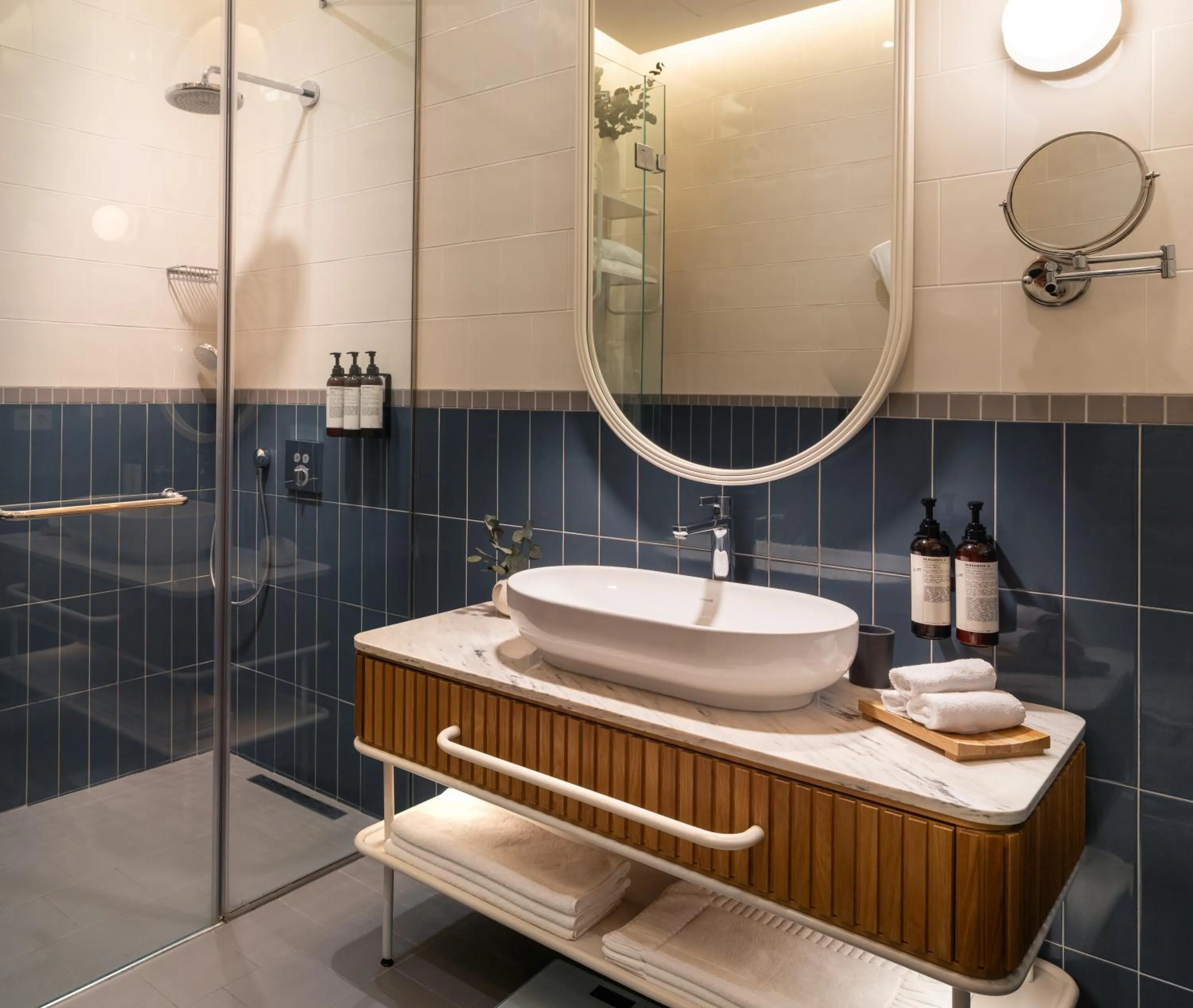 Bathroom in Ecole St. Pierre Hotel