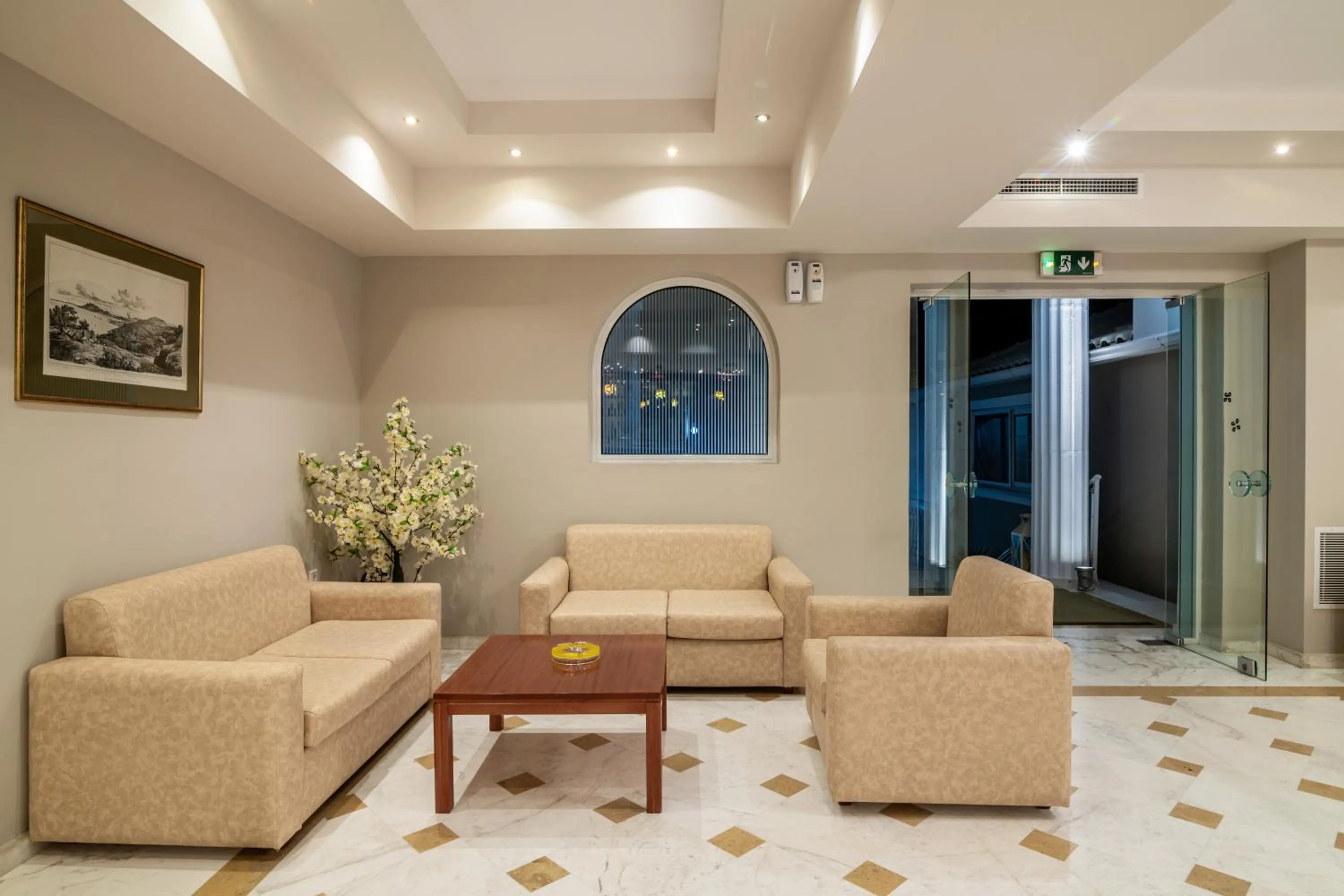 Lobby or reception in Daisy Hotel