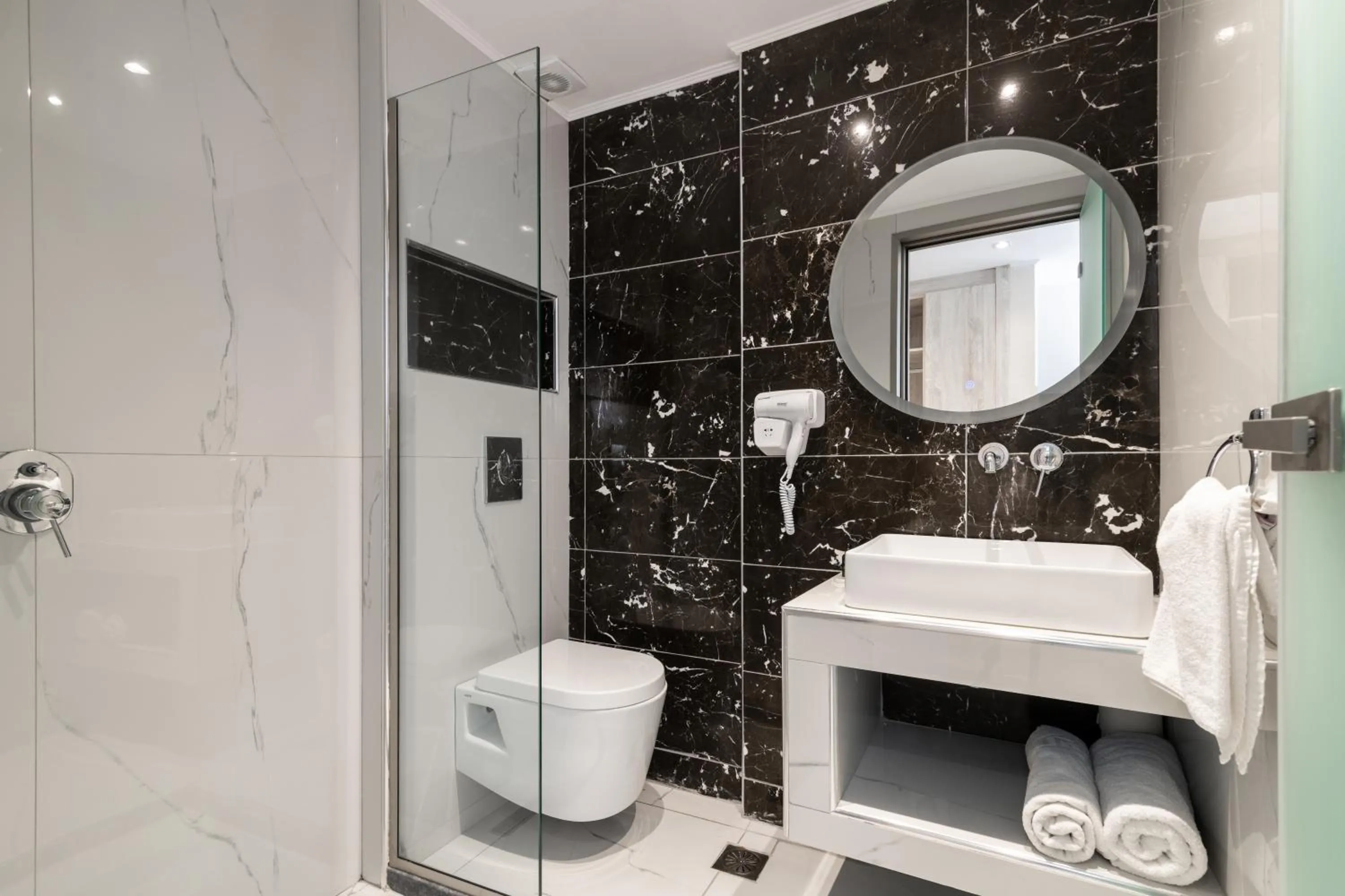 Shower in Daisy Hotel