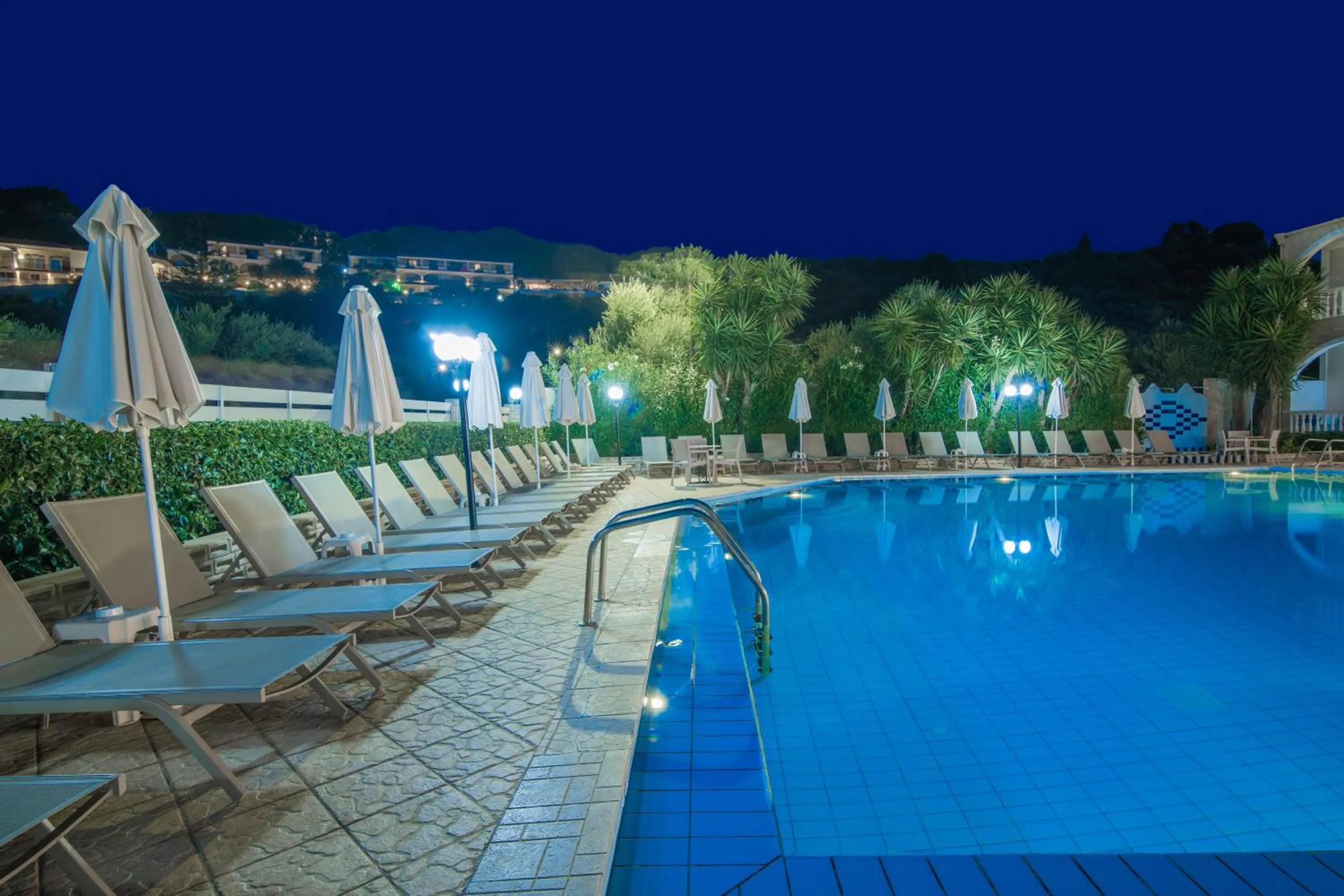 Swimming pool in Daisy Hotel