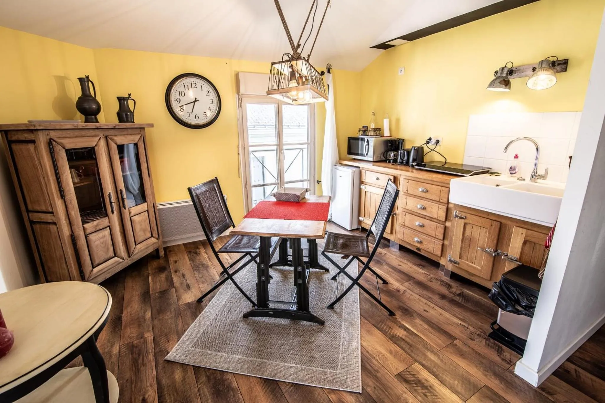 Coffee/tea facilities in LE DUPE