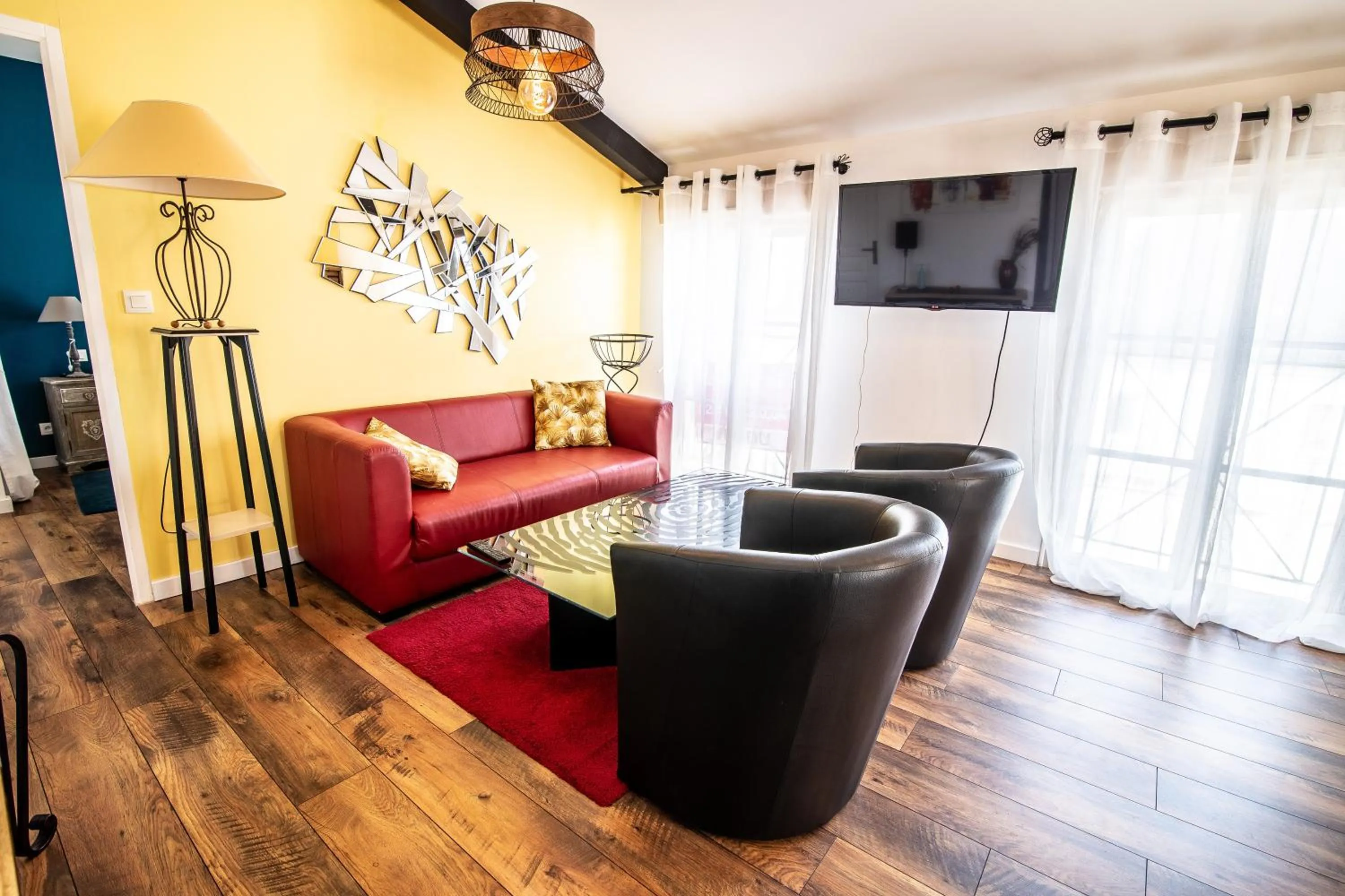 TV and multimedia in LE DUPE