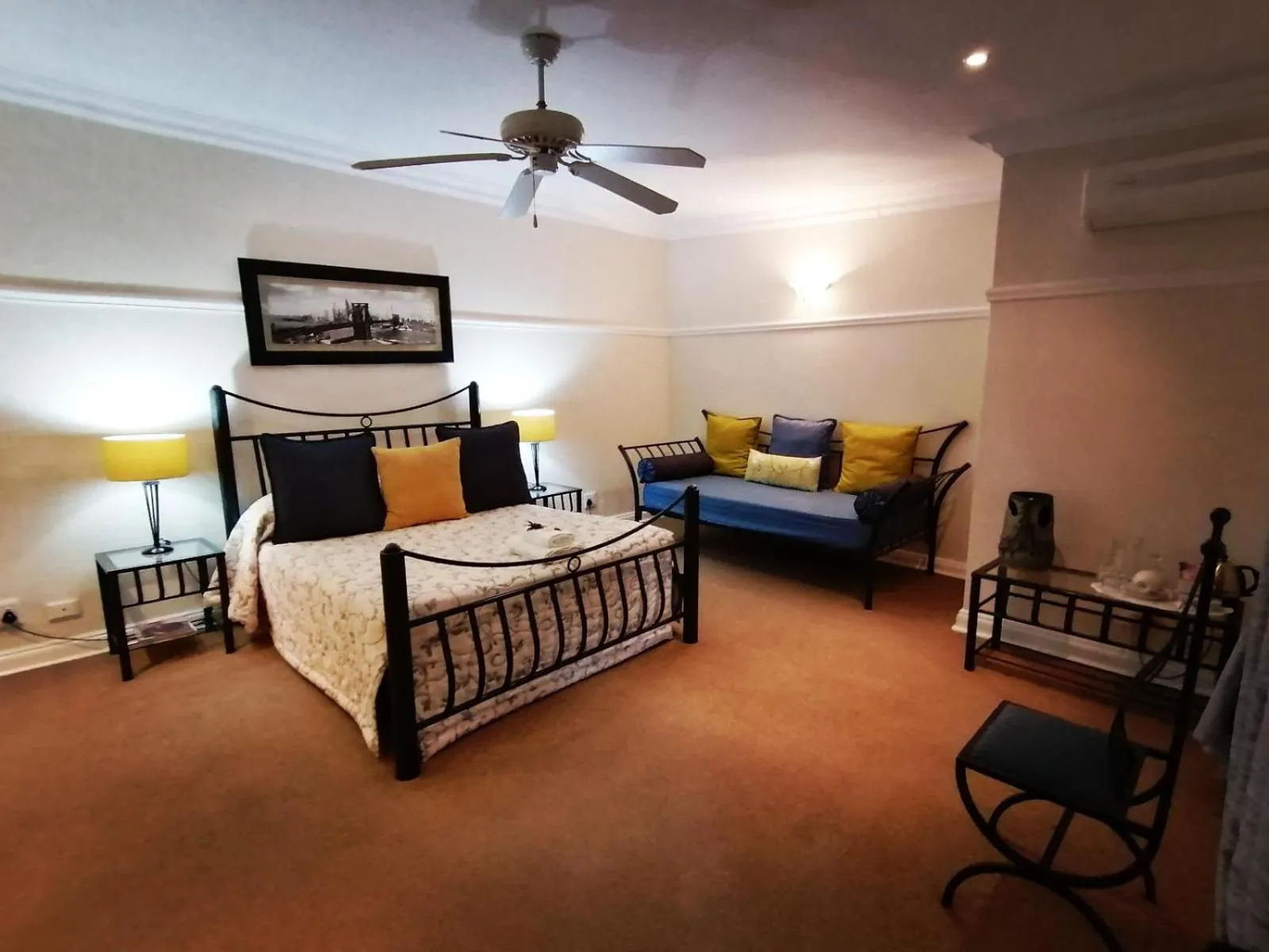 Property building, Bed in Casa Romana B&B