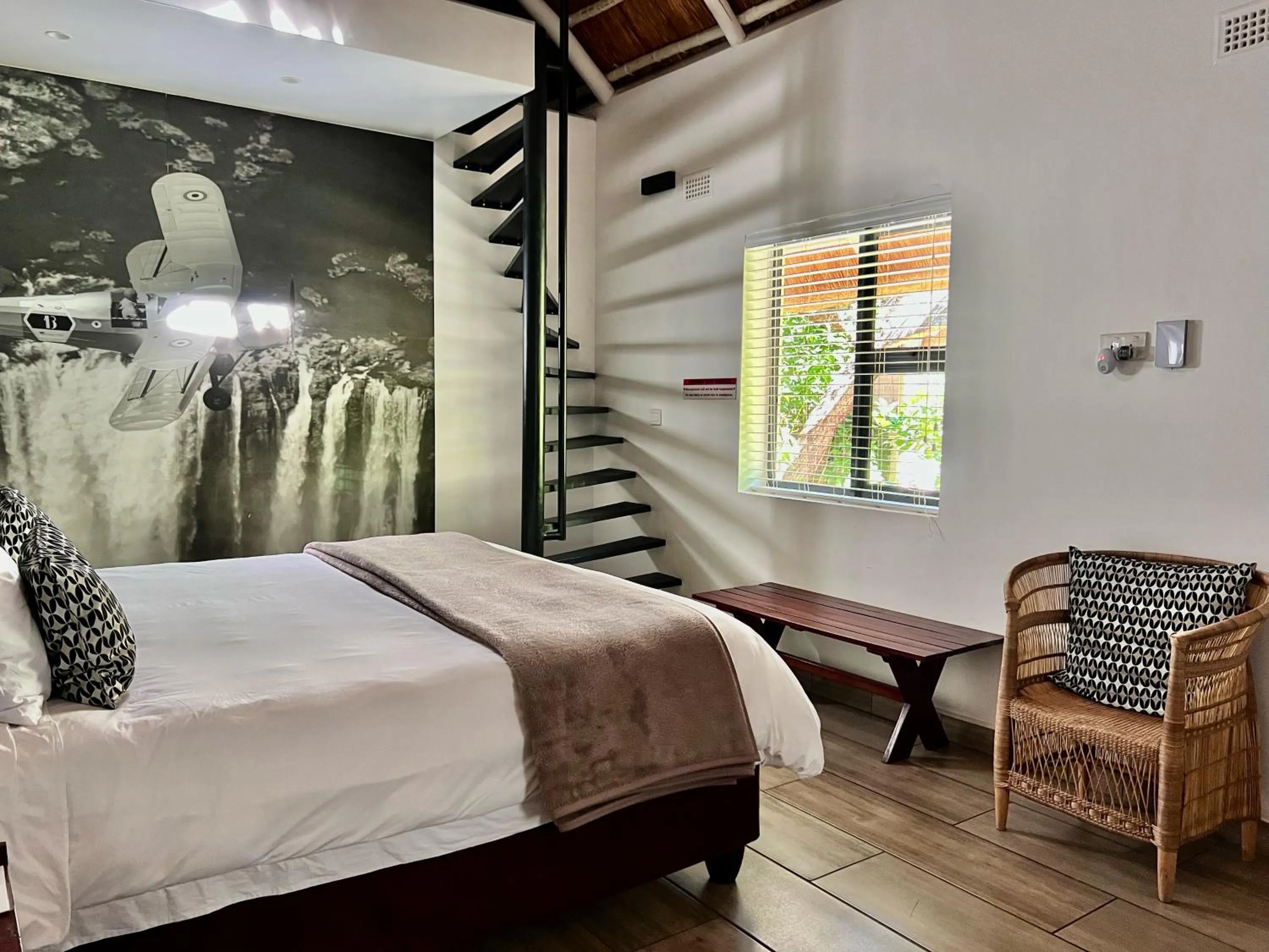 Property building, Bed in Pamarah Lodge