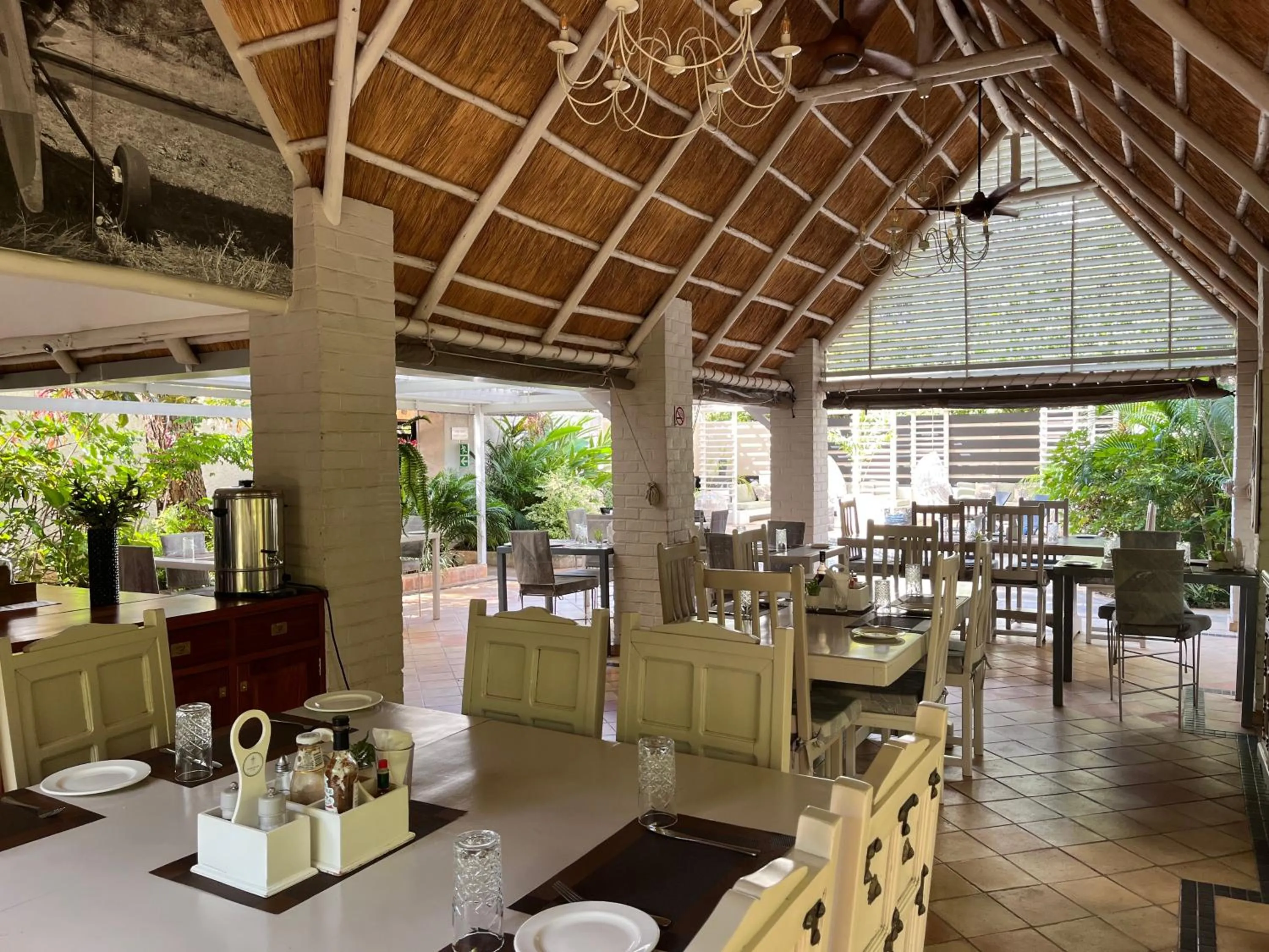Restaurant/places to eat in Pamarah Lodge