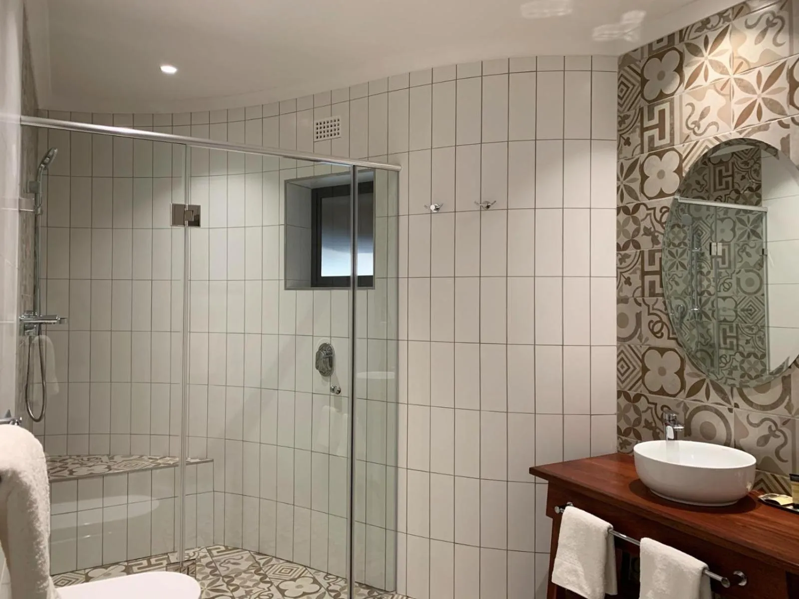 Shower in Pamarah Lodge