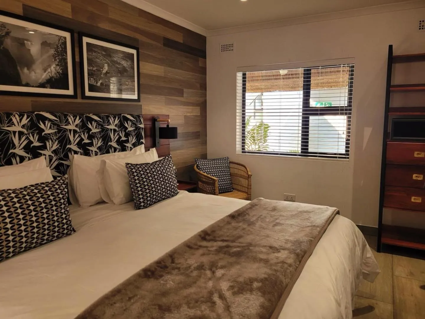 Property building, Bed in Pamarah Lodge