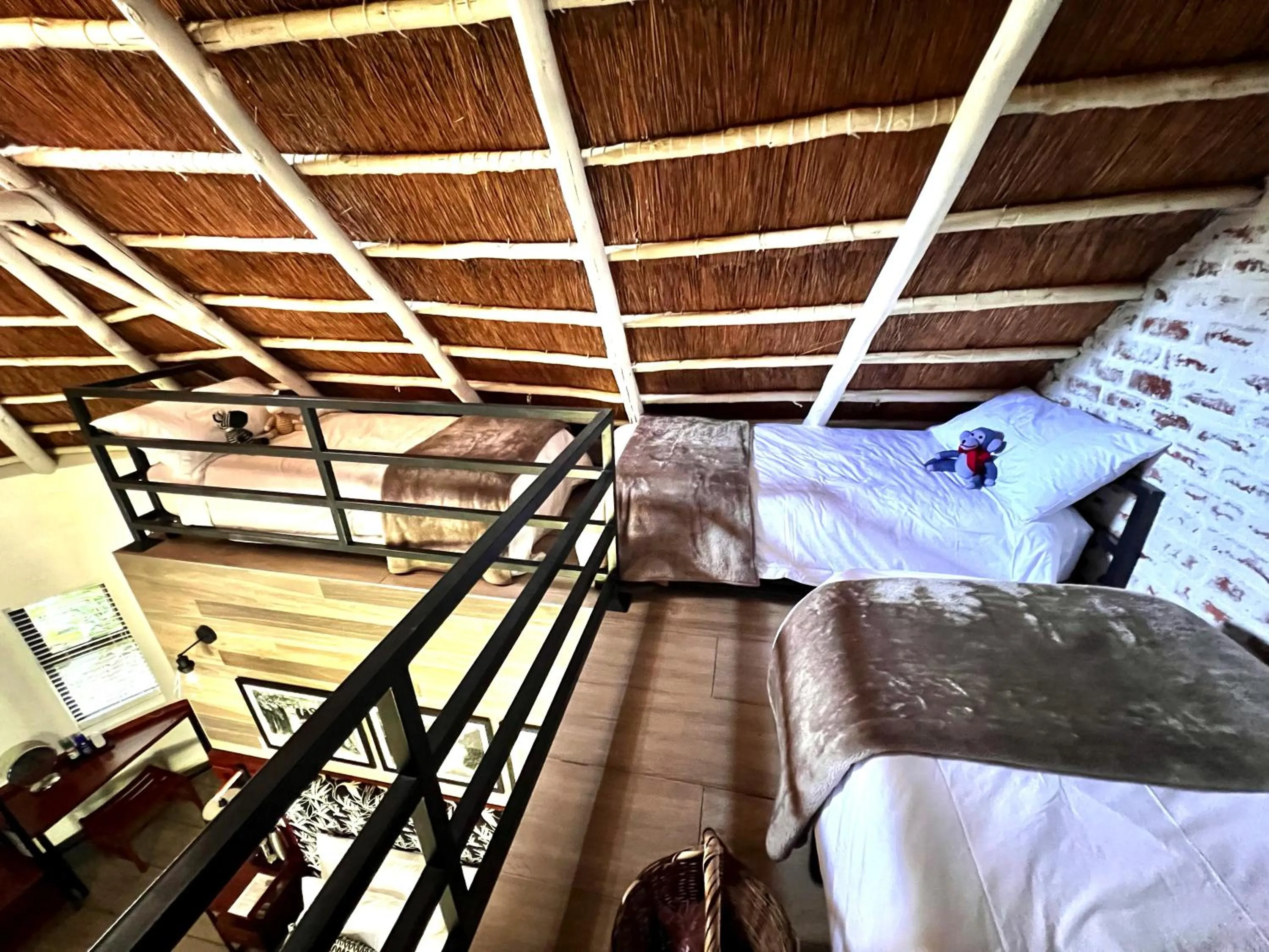 Property building, Bed in Pamarah Lodge