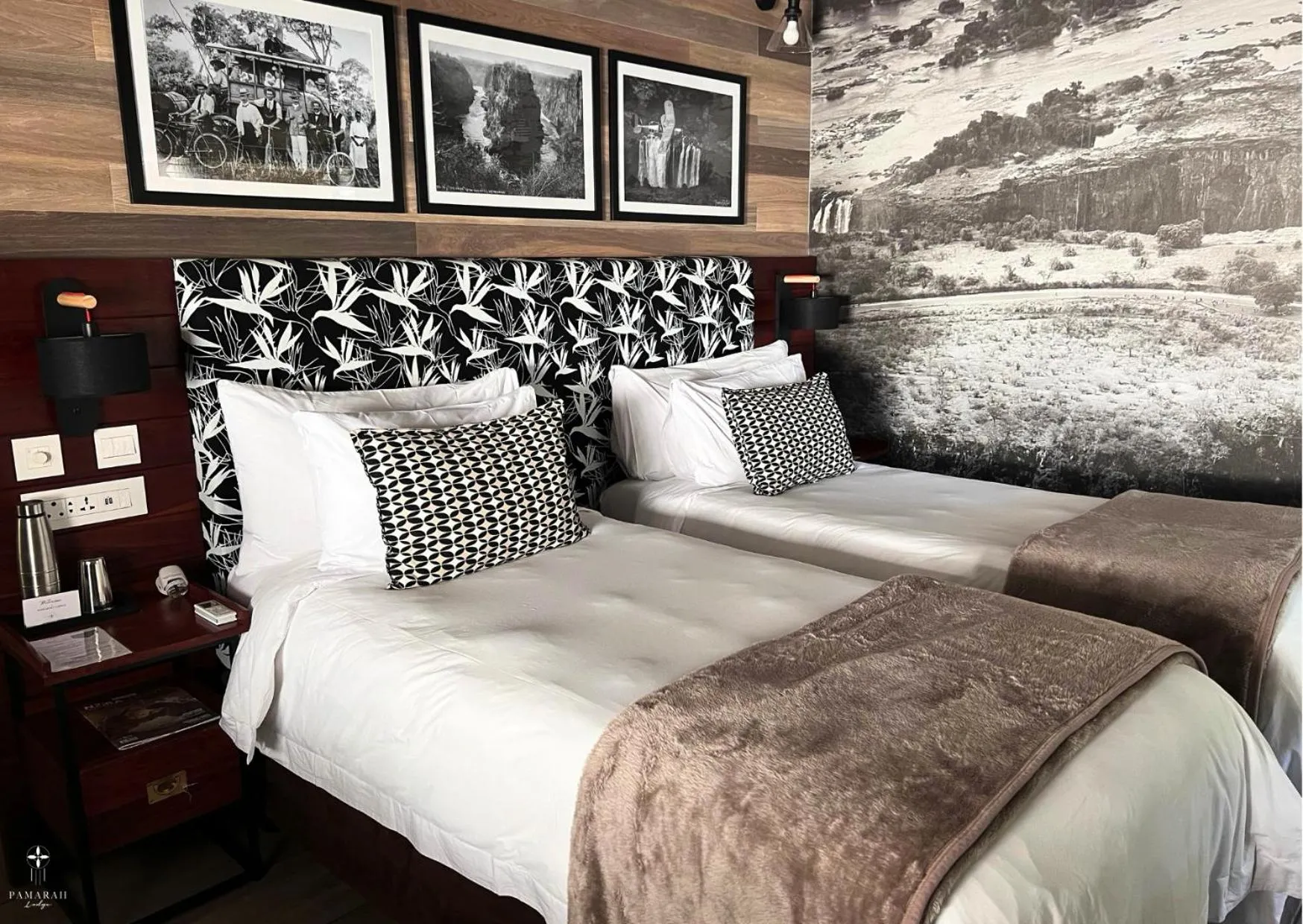 Property building, Bed in Pamarah Lodge