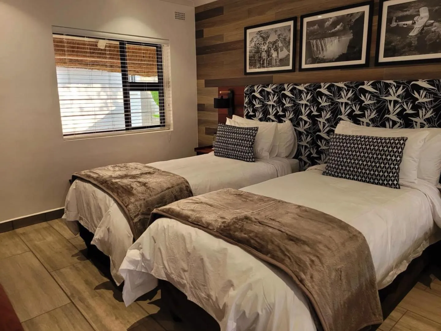Property building, Bed in Pamarah Lodge