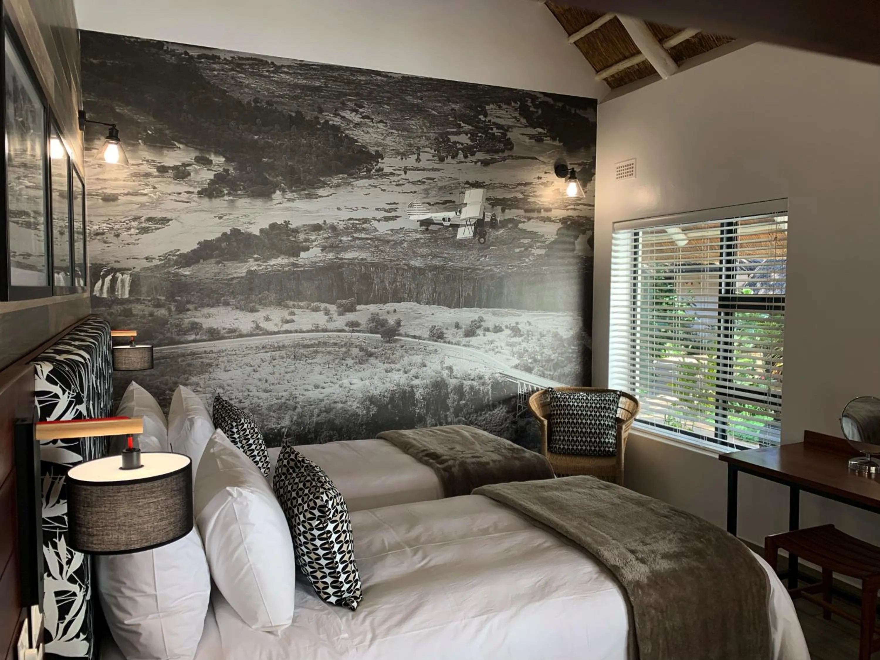 Property building, Bed in Pamarah Lodge