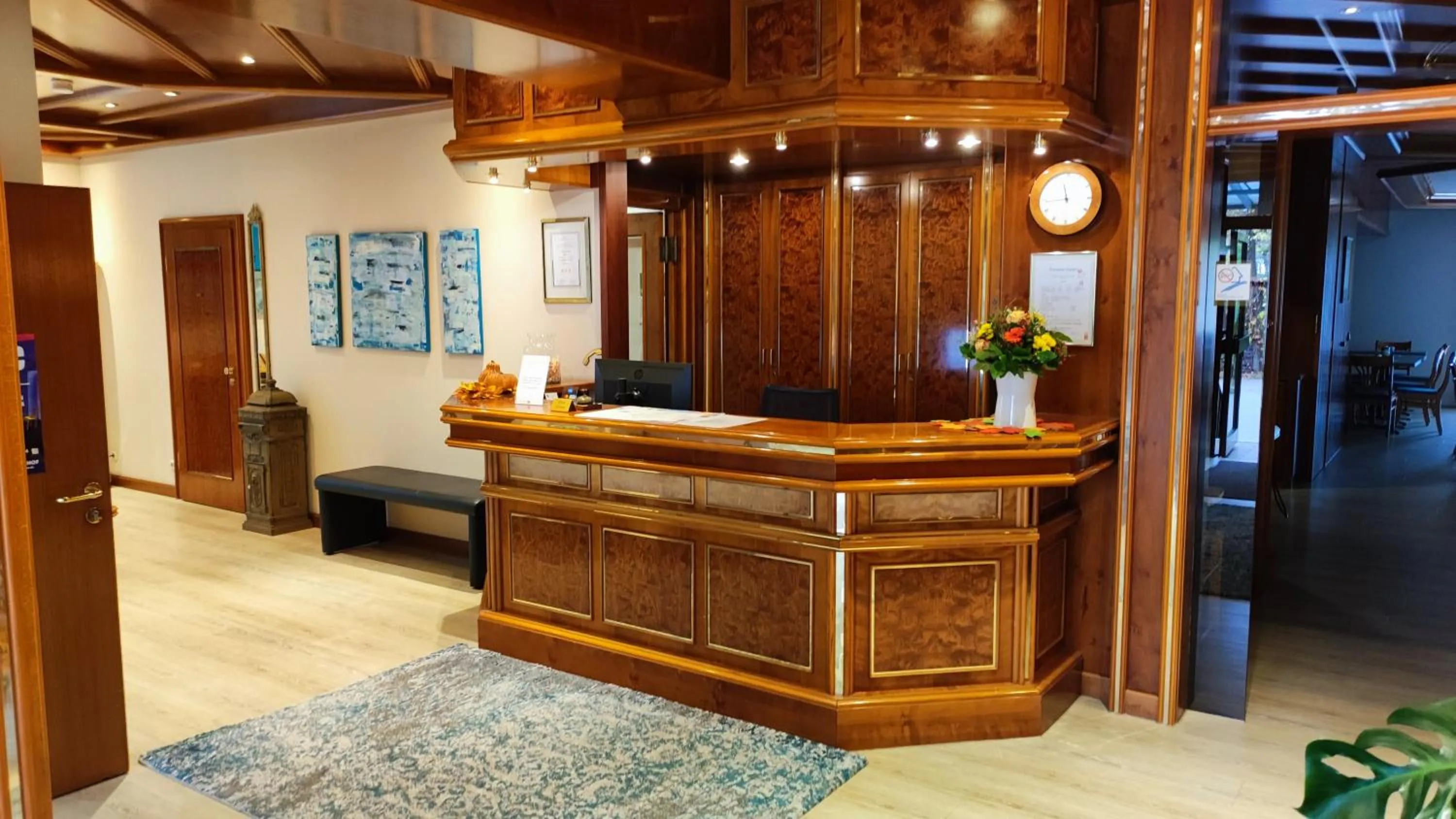 Lobby or reception in Hotel Stadt Pasing