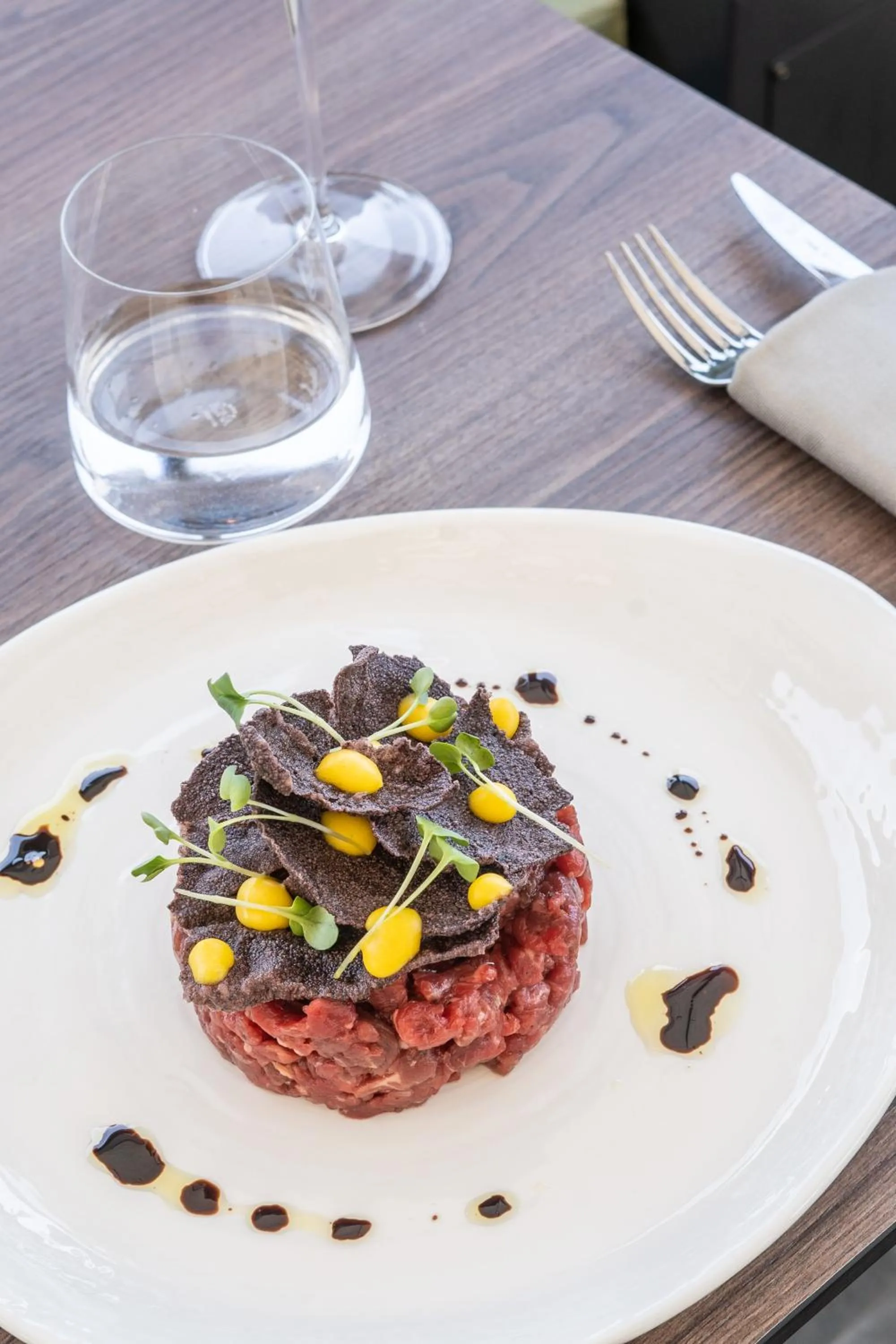 Restaurant/places to eat in Hotel 77 Seventy-Seven - Maison D'Art Collection