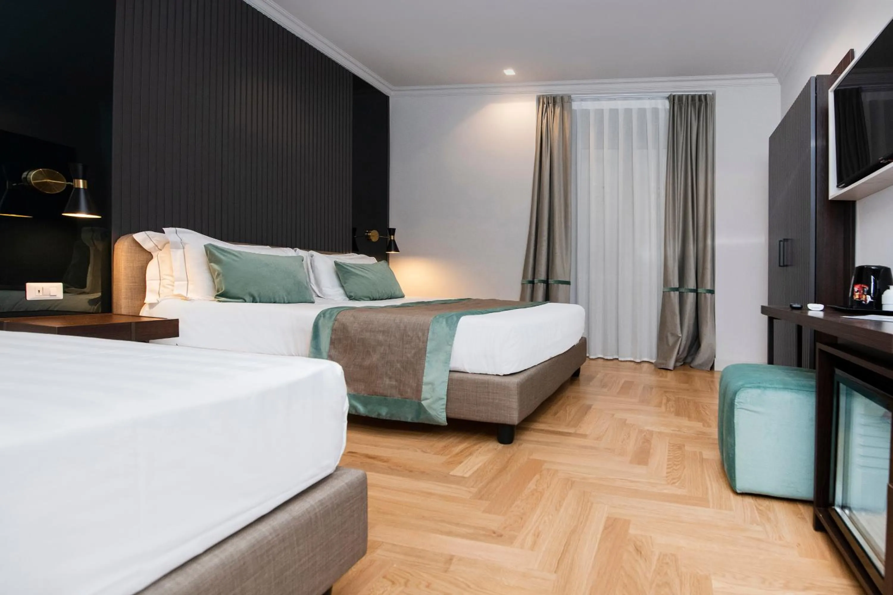 Bed in Hotel 77 Seventy-Seven - Maison D'Art Collection