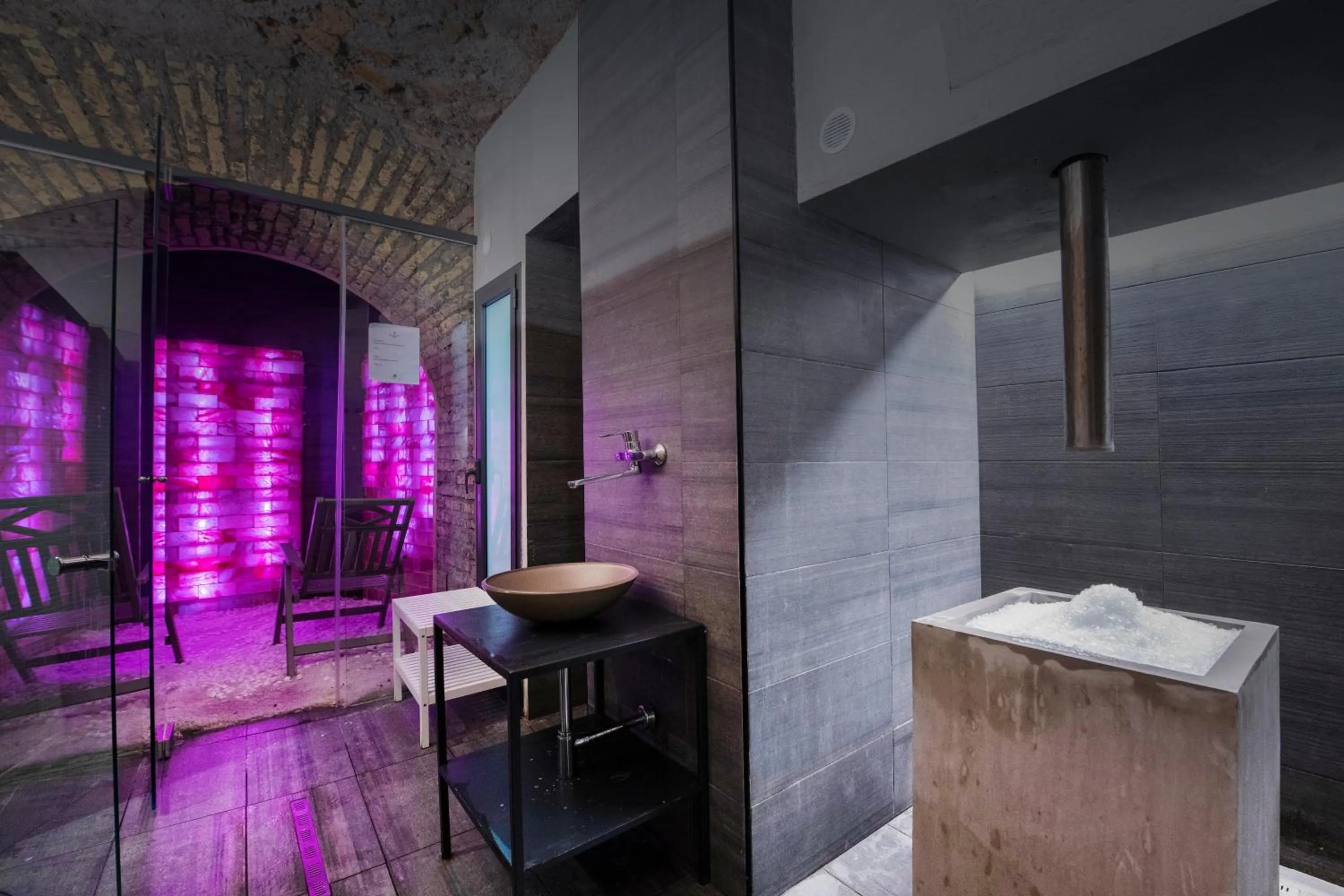 Spa and wellness centre/facilities in Hotel 77 Seventy-Seven - Maison D'Art Collection
