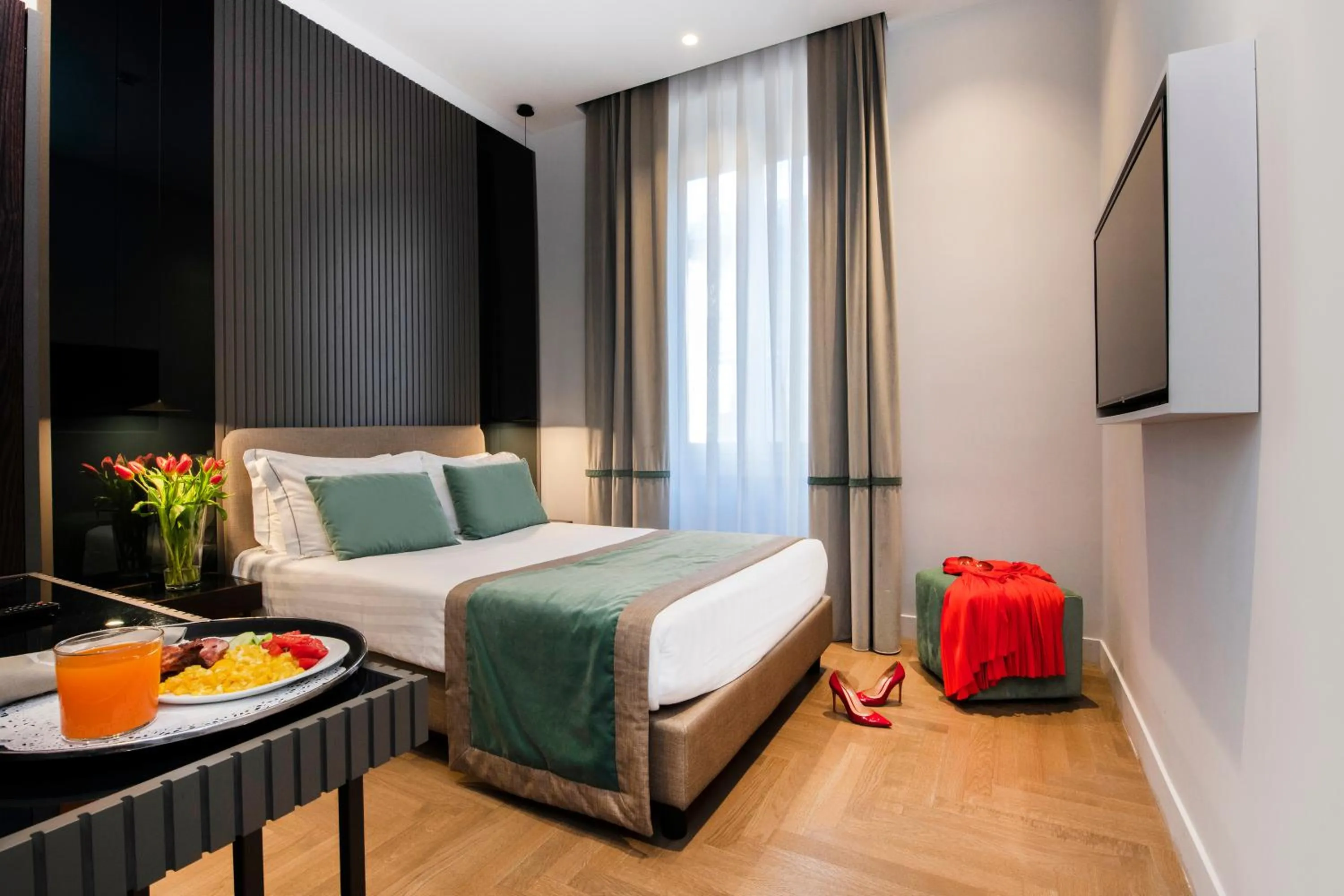 Bed in Hotel 77 Seventy-Seven - Maison D'Art Collection