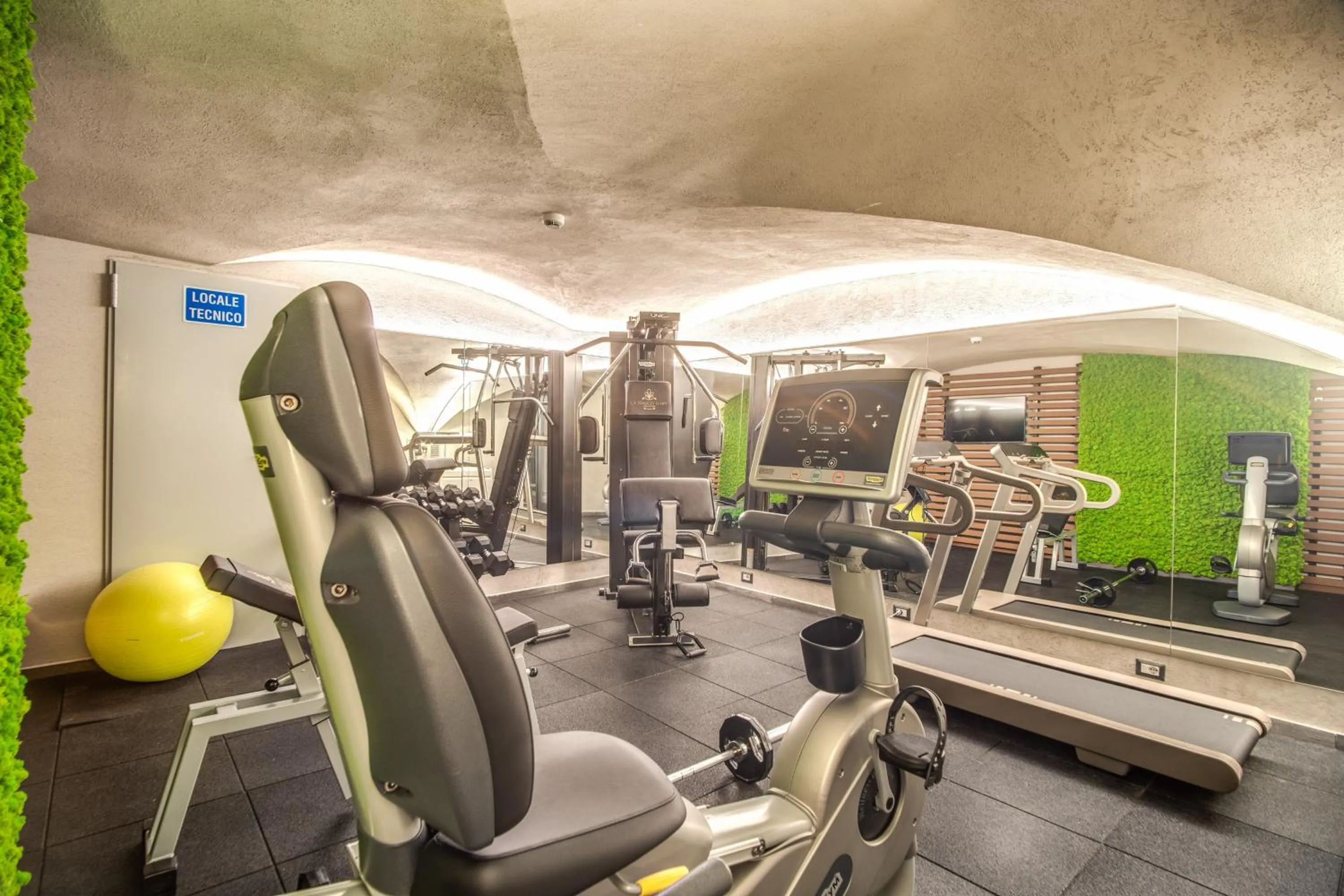 Fitness centre/facilities in Hotel 77 Seventy-Seven - Maison D'Art Collection