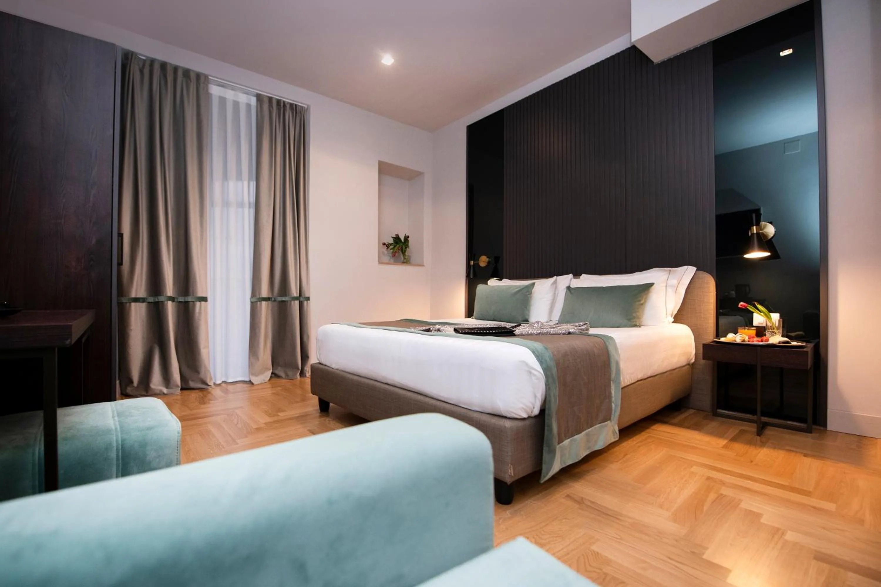 Bed in Hotel 77 Seventy-Seven - Maison D'Art Collection