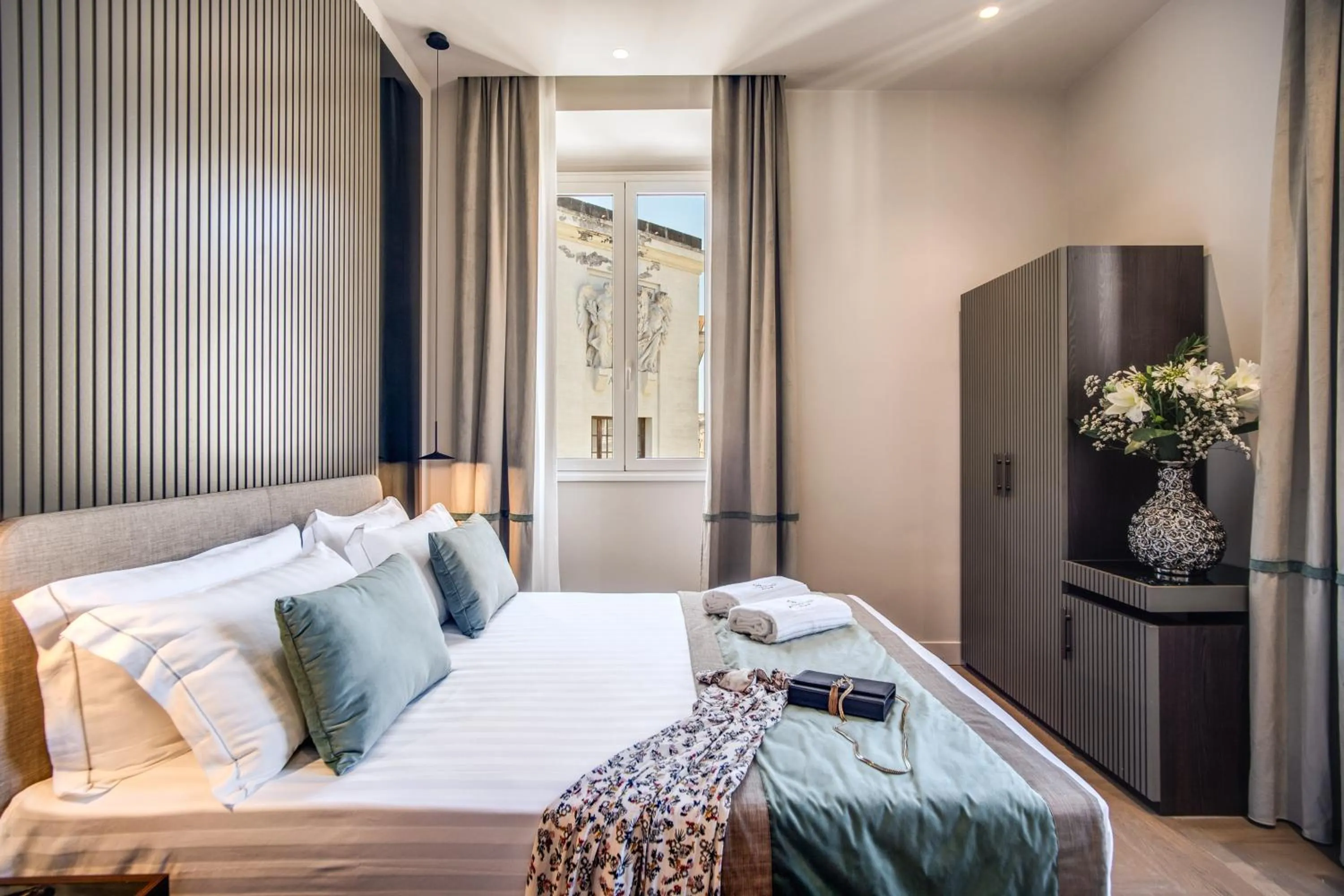 Bed in Hotel 77 Seventy-Seven - Maison D'Art Collection