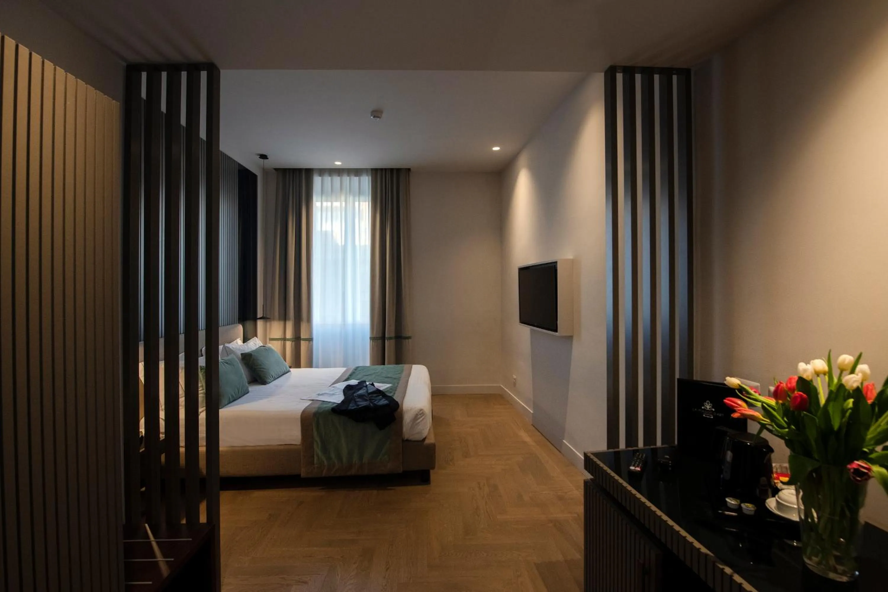 Bed in Hotel 77 Seventy-Seven - Maison D'Art Collection