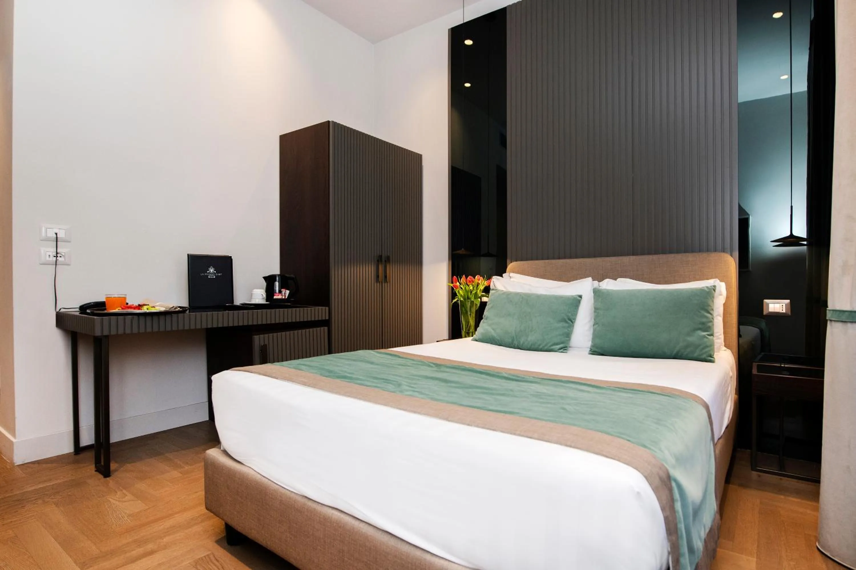 Bed in Hotel 77 Seventy-Seven - Maison D'Art Collection