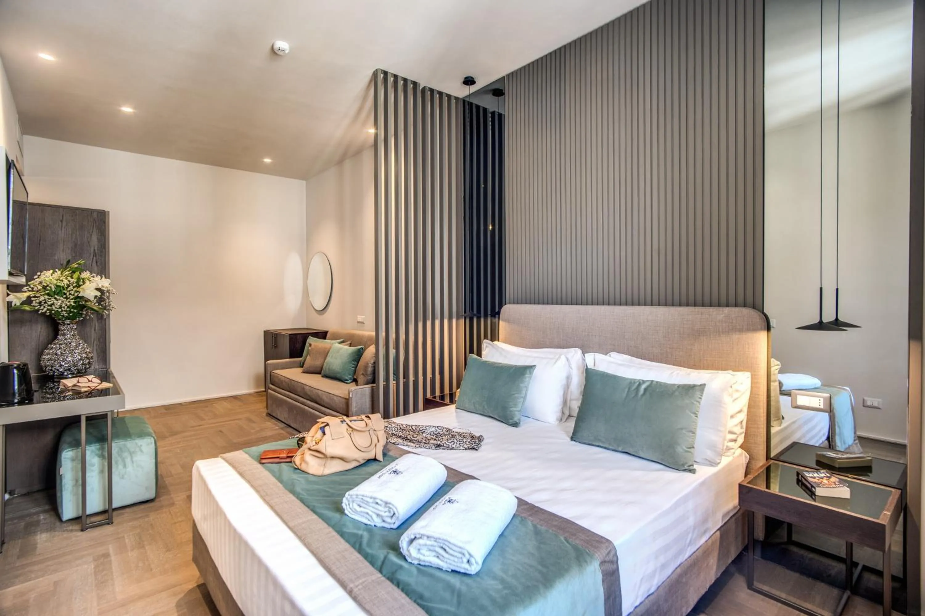 Bed in Hotel 77 Seventy-Seven - Maison D'Art Collection