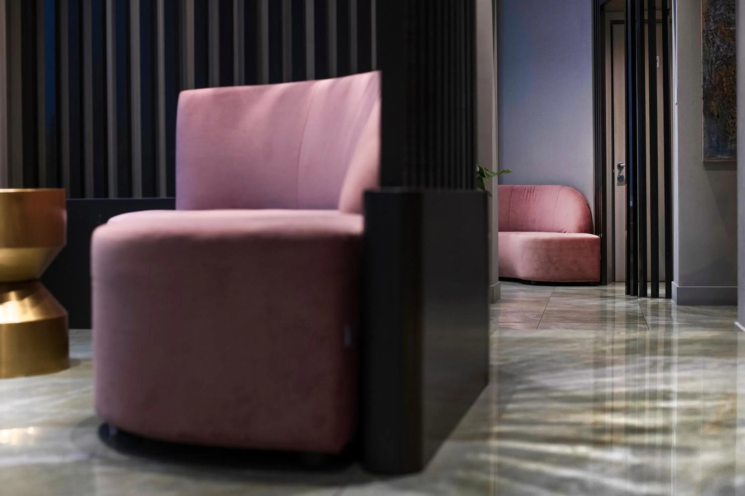 Communal lounge/ TV room in Hotel 77 Seventy-Seven - Maison D'Art Collection