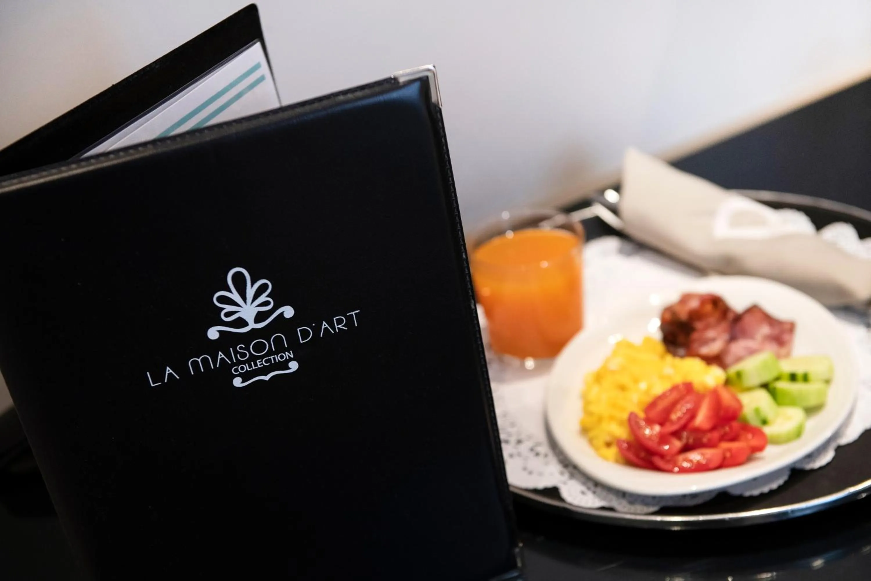 Food and drinks in Hotel 77 Seventy-Seven - Maison D'Art Collection