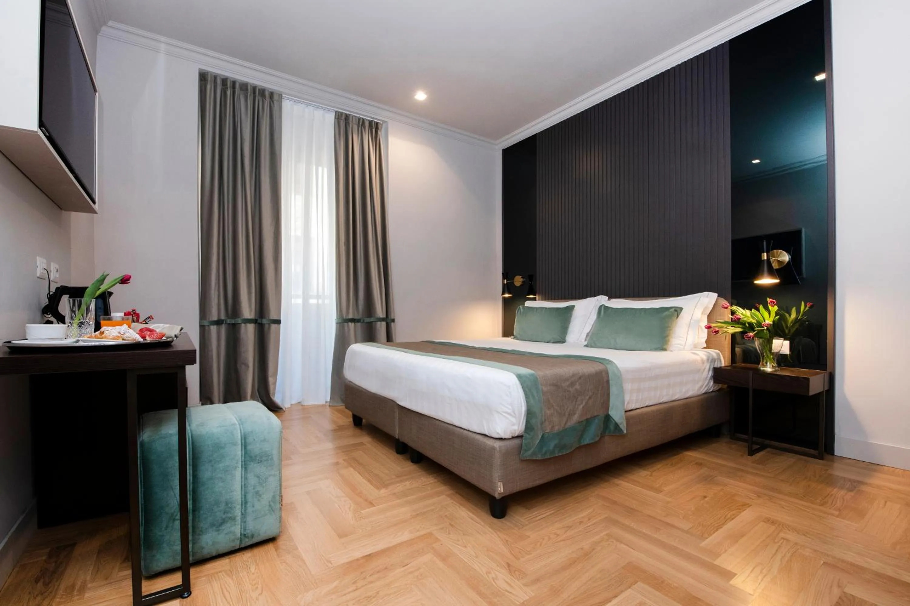 Bed in Hotel 77 Seventy-Seven - Maison D'Art Collection