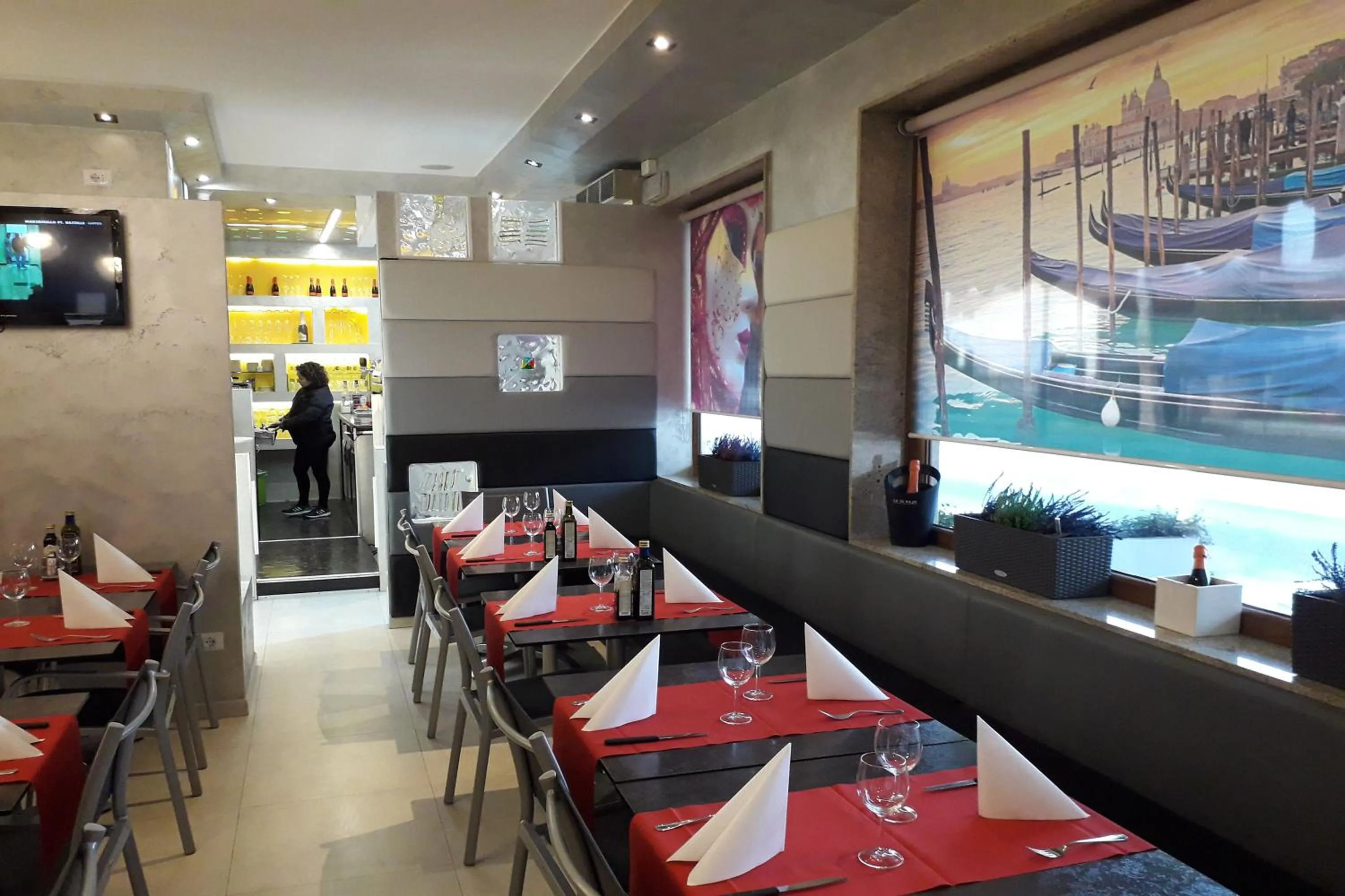 Restaurant/places to eat in GreenColors DEPENDANCE