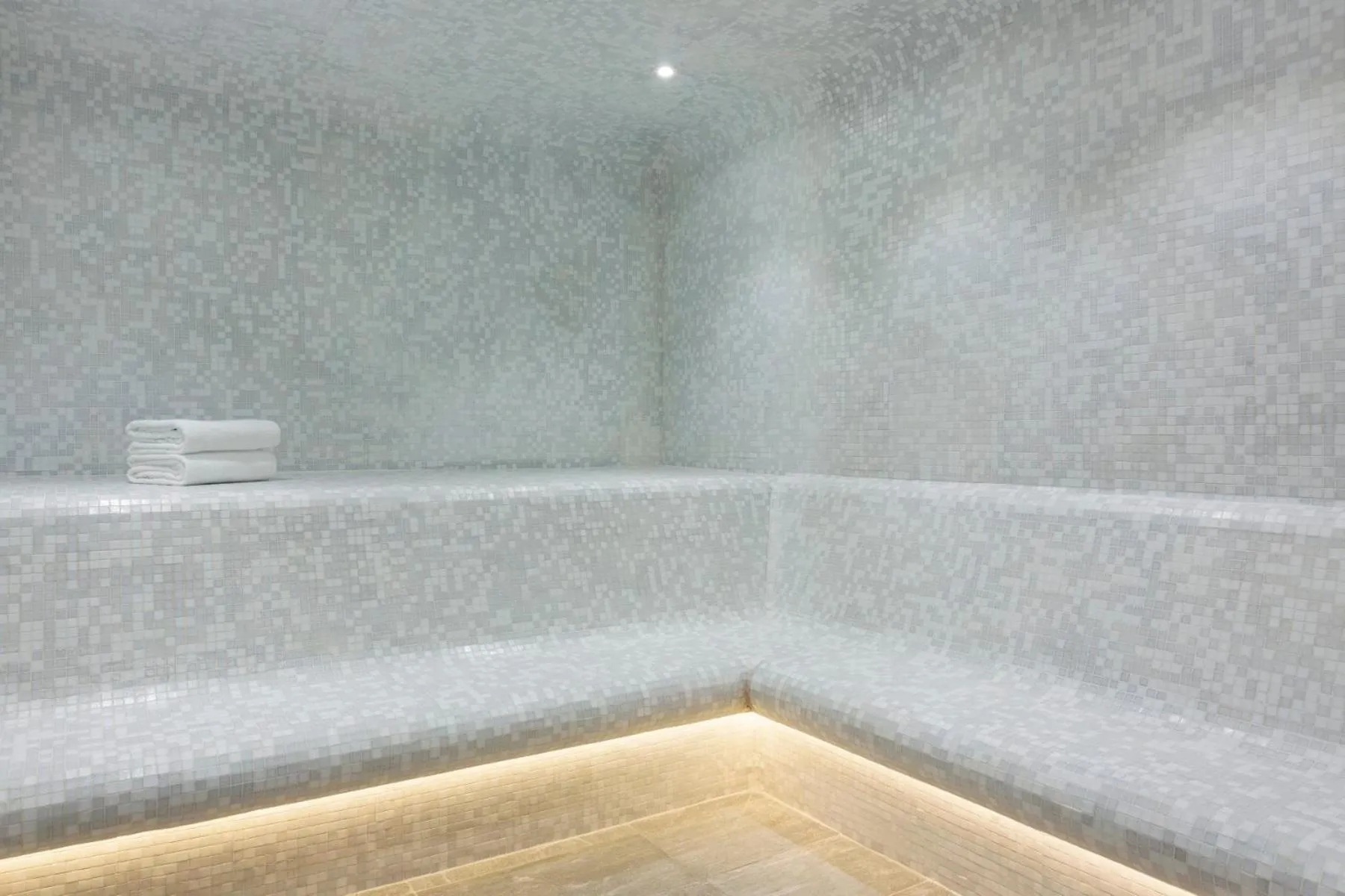 Steam room in RockyPop Flaine Hotel & Spa