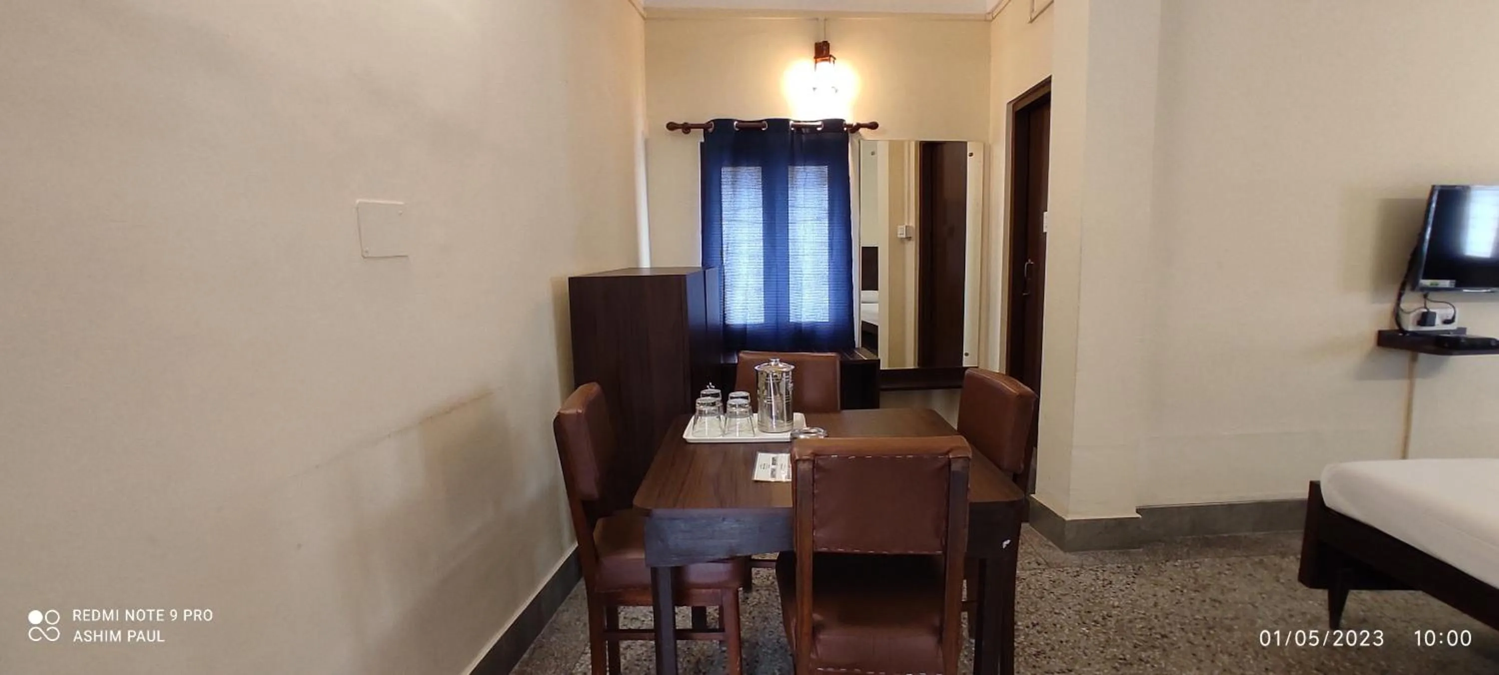 Dining area, Bed in Hotel Saluja