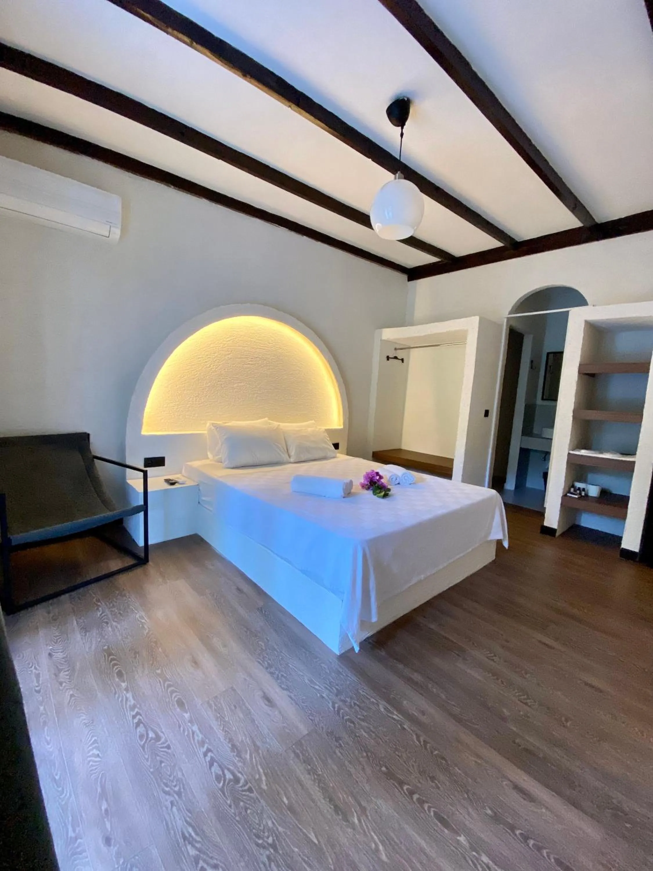 Photo of the whole room, Bed in Ikigai Hotel Villa Rıfat