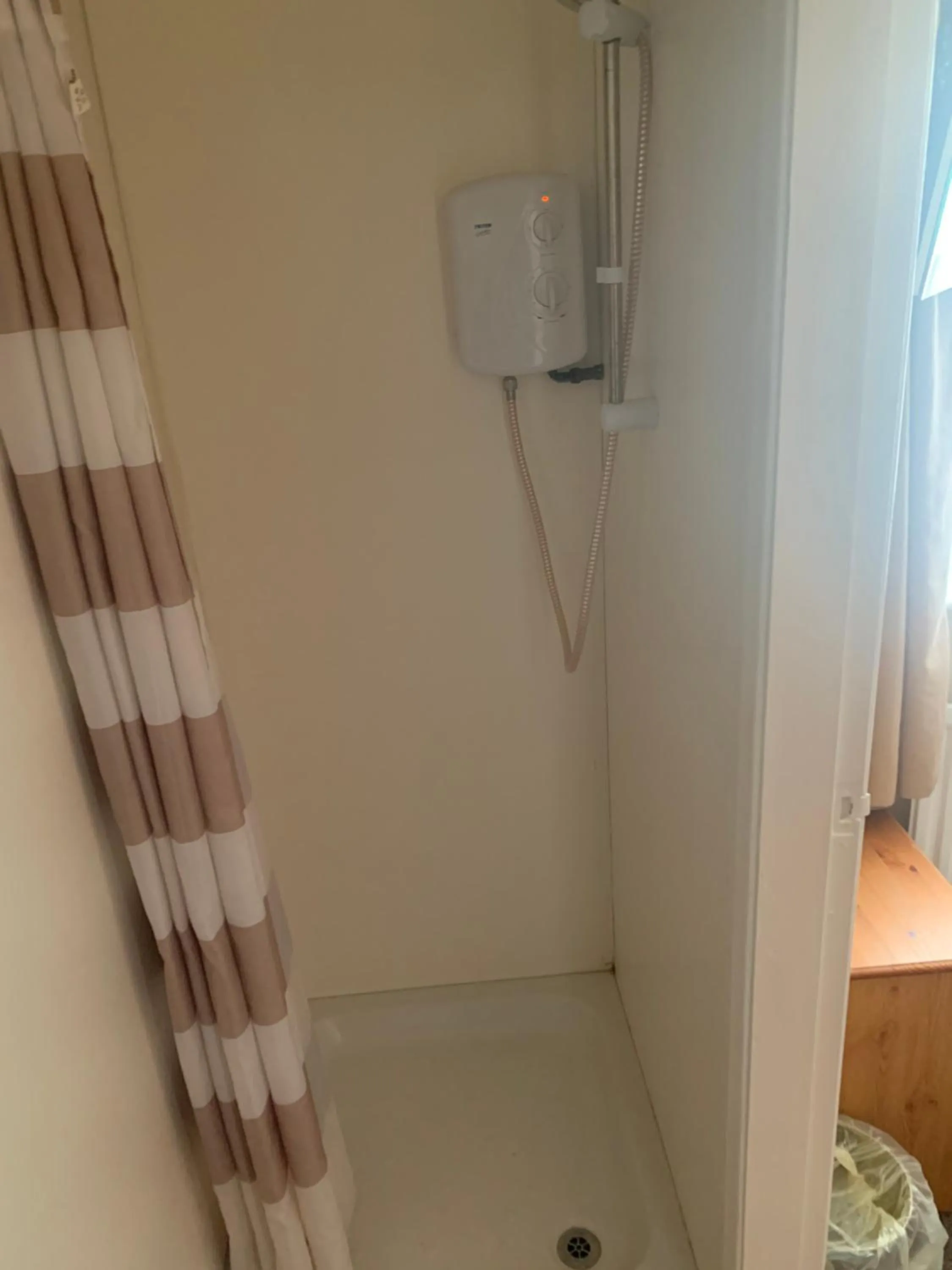 Shower in roosevelt lodge