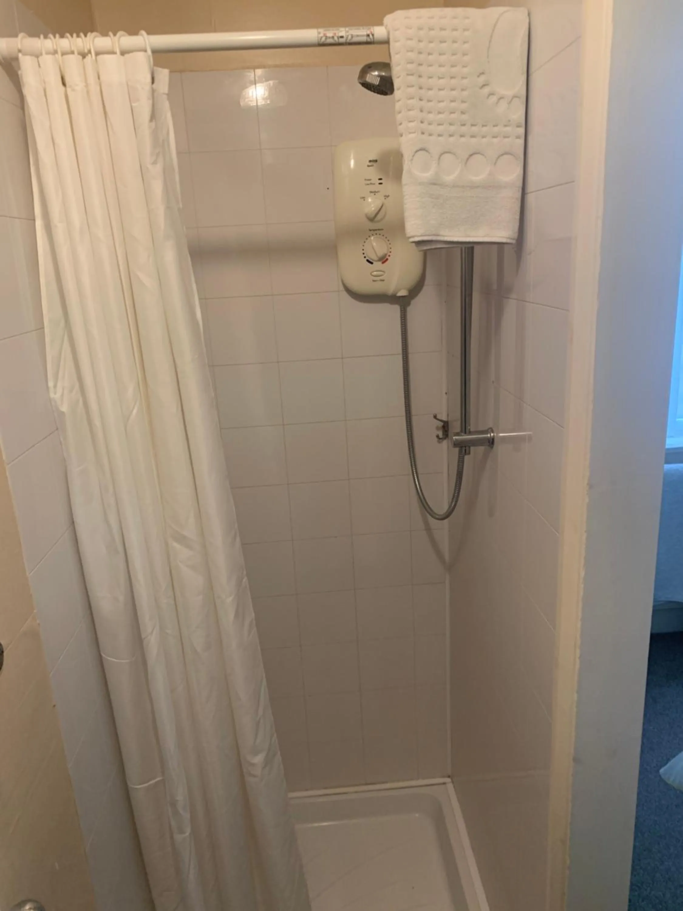 Shower in roosevelt lodge