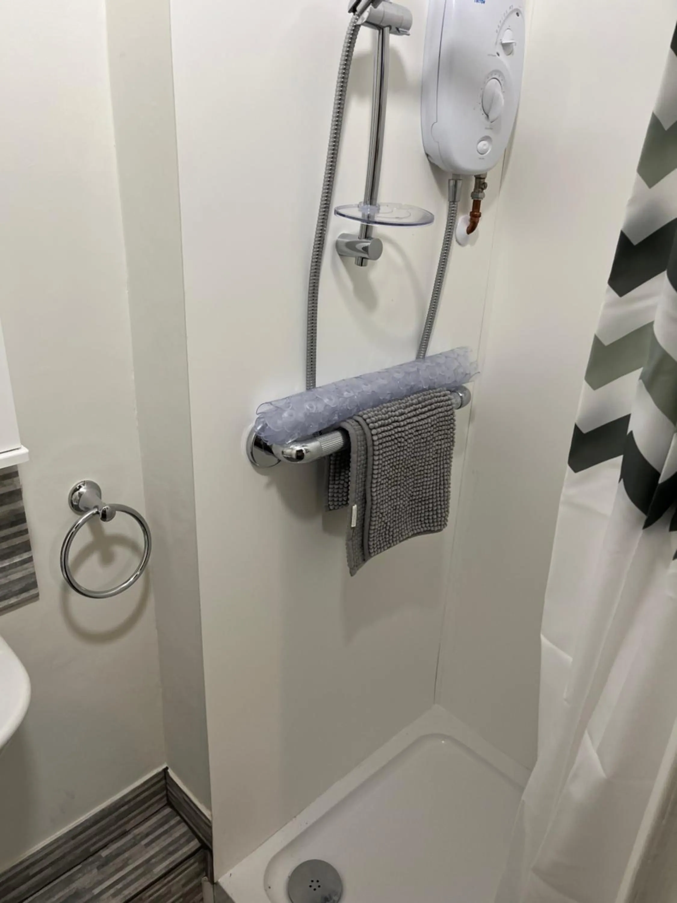 Bathroom in roosevelt lodge