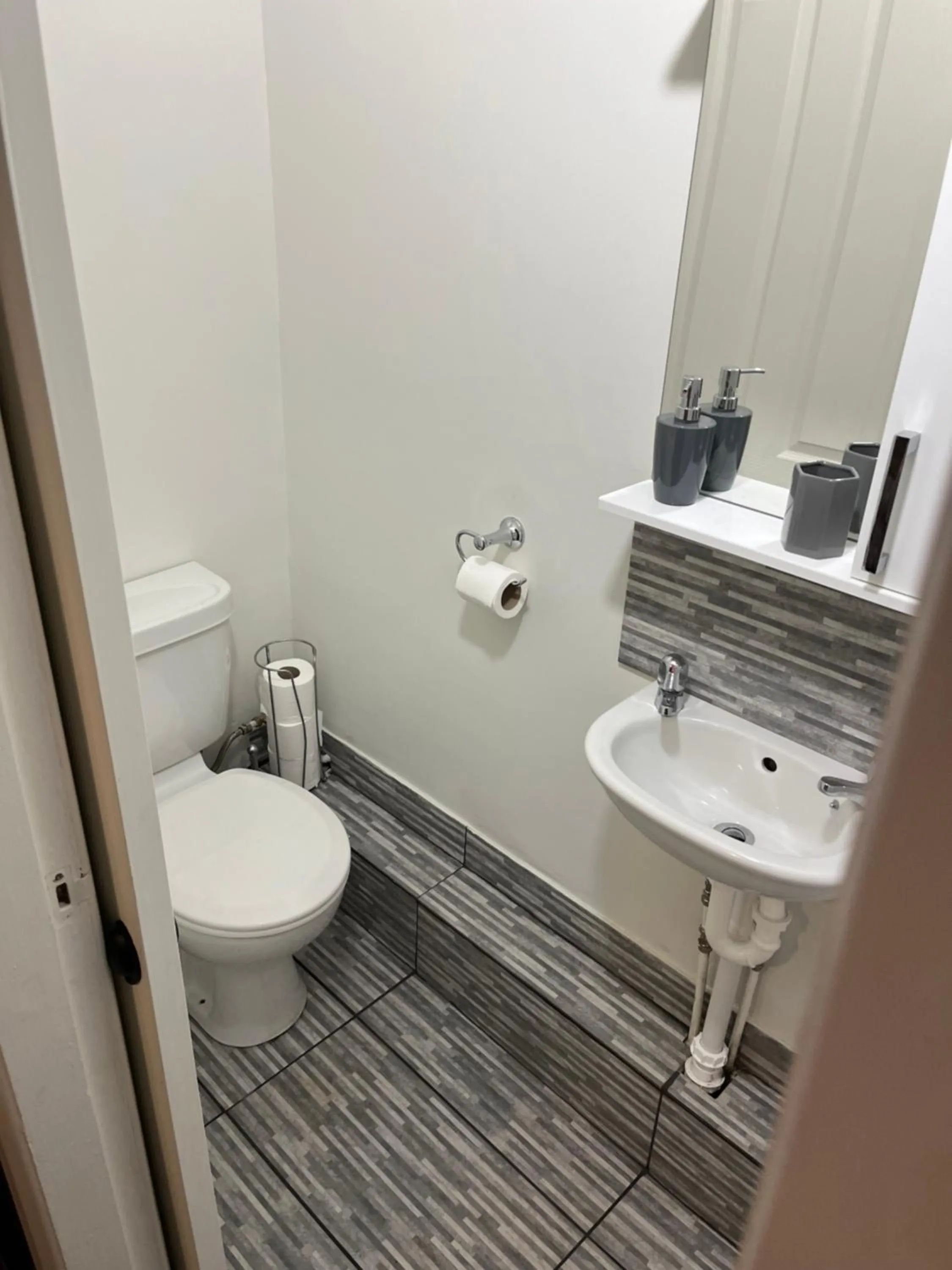 Shower in roosevelt lodge