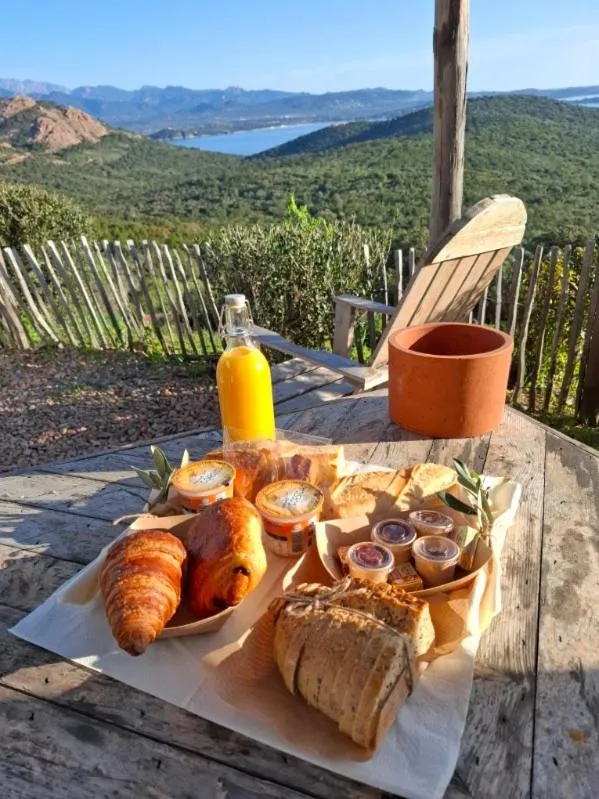 Breakfast in Domaine de Sonia - Logements éco-insolites